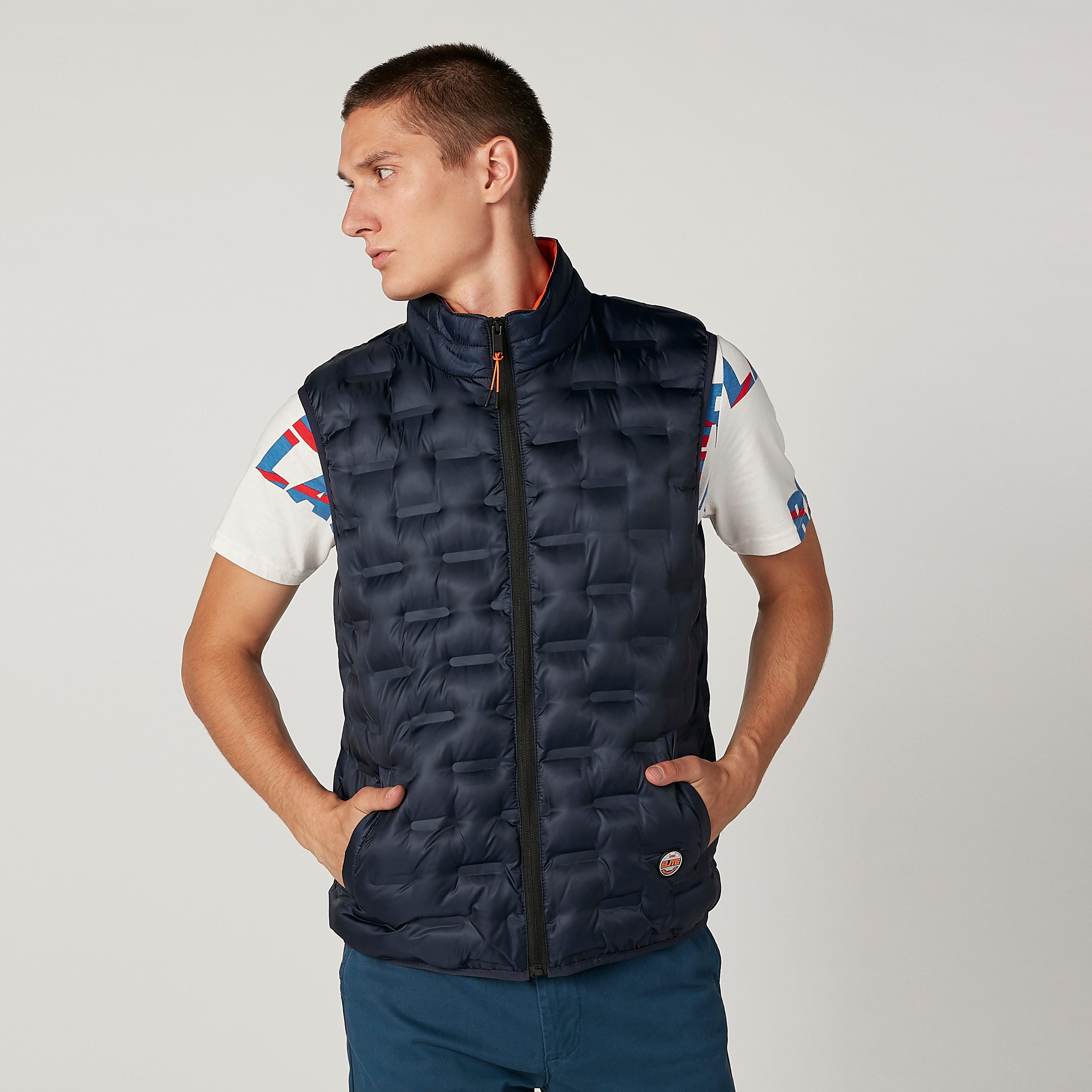 جاكيت جيليه بارز الملمس بجيوب كنغر وسحّاب إغلاق-men-clothing-jacketsandblazers-jackets-image-1