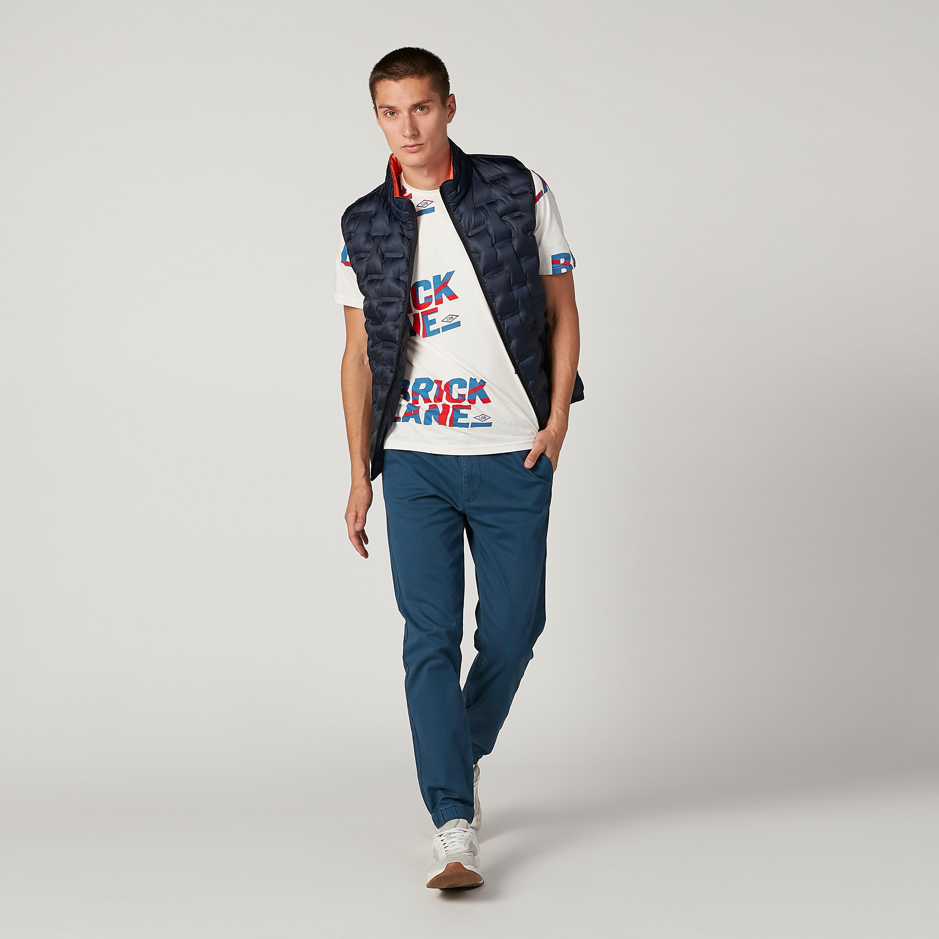 جاكيت جيليه بارز الملمس بجيوب كنغر وسحّاب إغلاق-men-clothing-jacketsandblazers-jackets-image-2