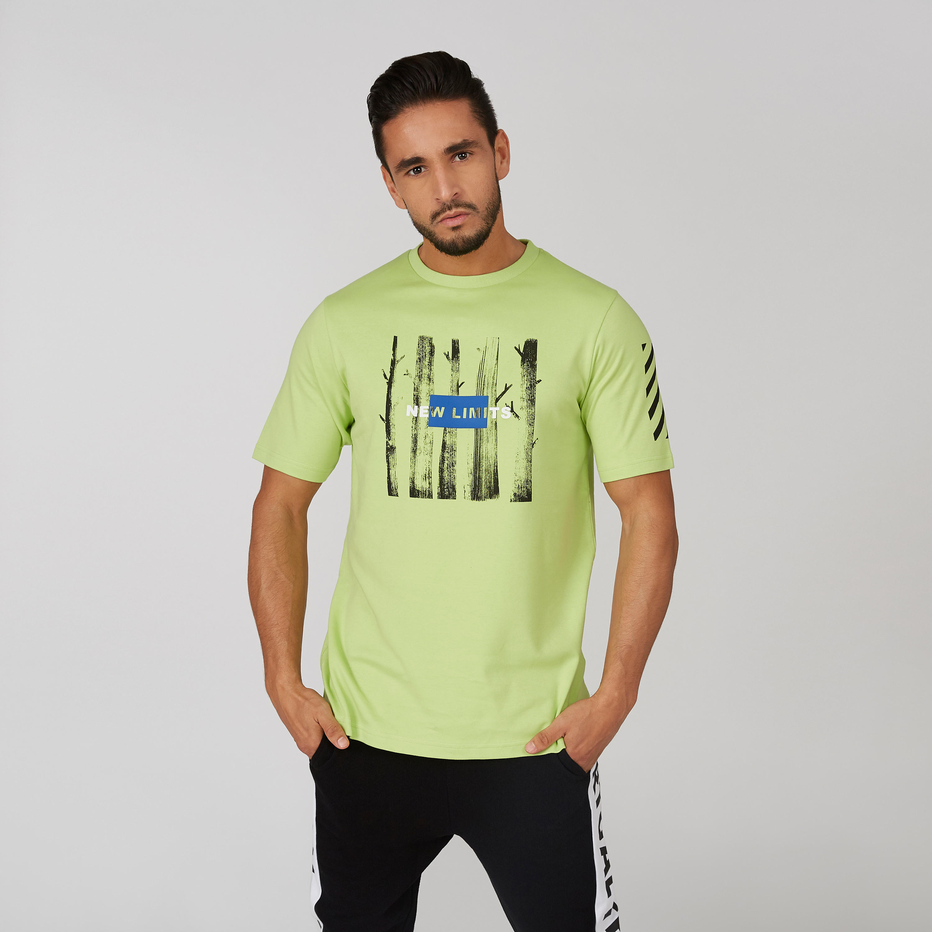 تيشيرت بياقة مستديرة وأكمام قصيرة وطبعات-men-clothing-tshirtsandpolos-tshirts-image-1