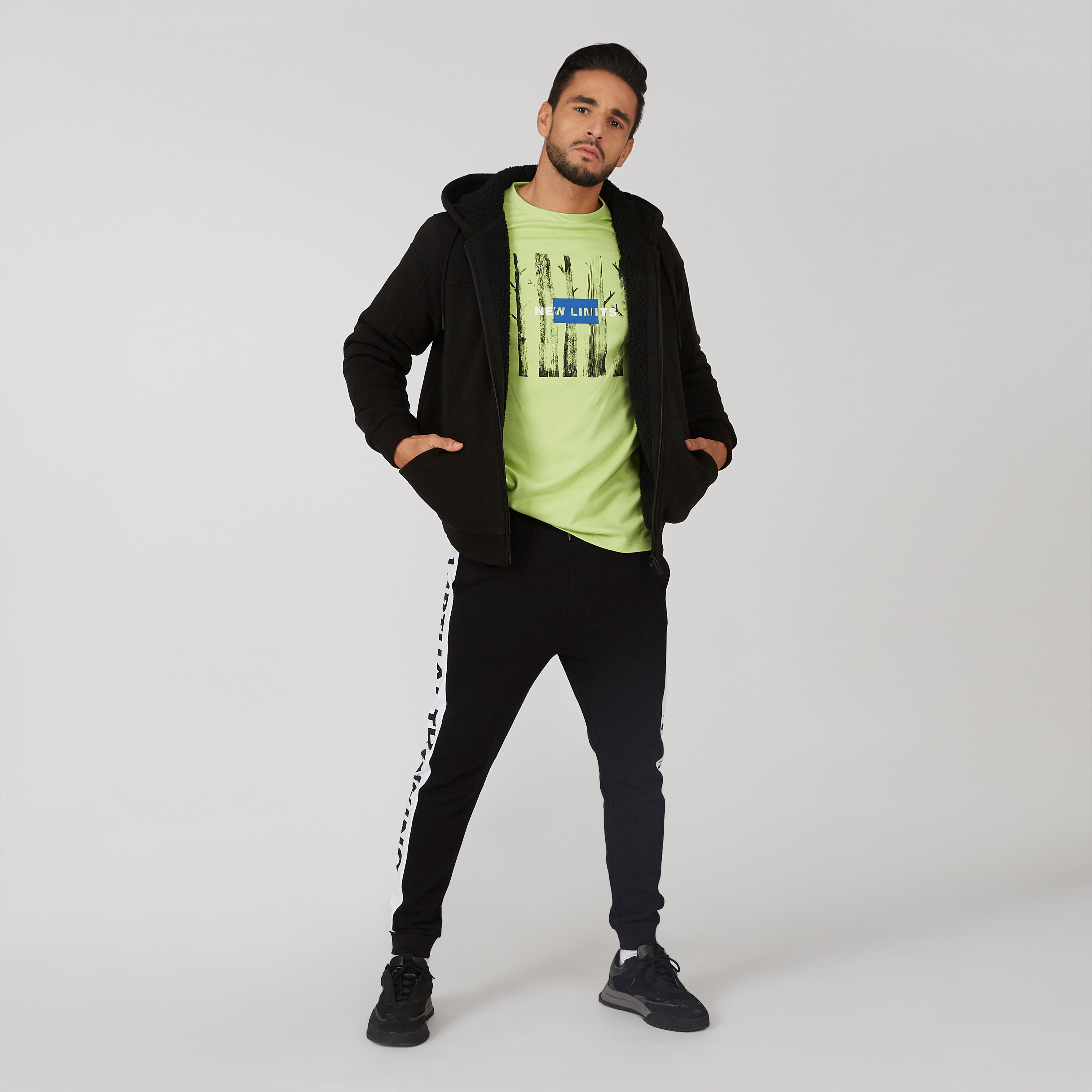 تيشيرت بياقة مستديرة وأكمام قصيرة وطبعات-men-clothing-tshirtsandpolos-tshirts-image-3