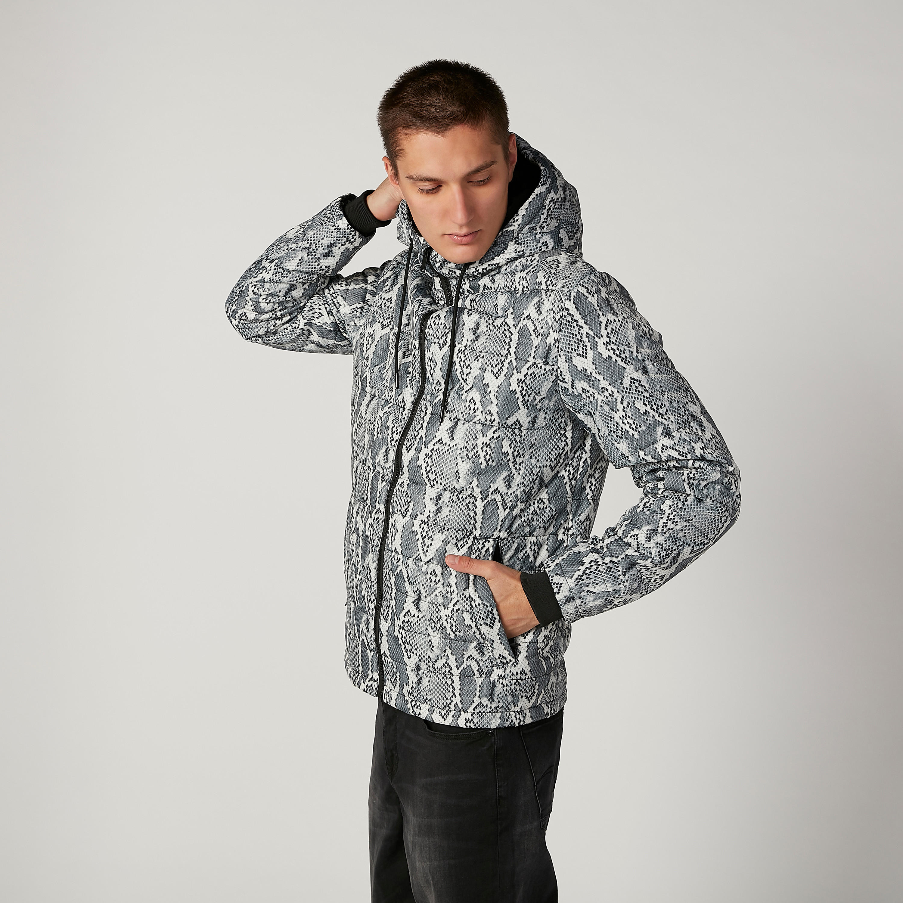 جاكيت باركا بقبّعة وأكمام طويلة وطبعات-men-clothing-jacketsandblazers-jackets-image-1
