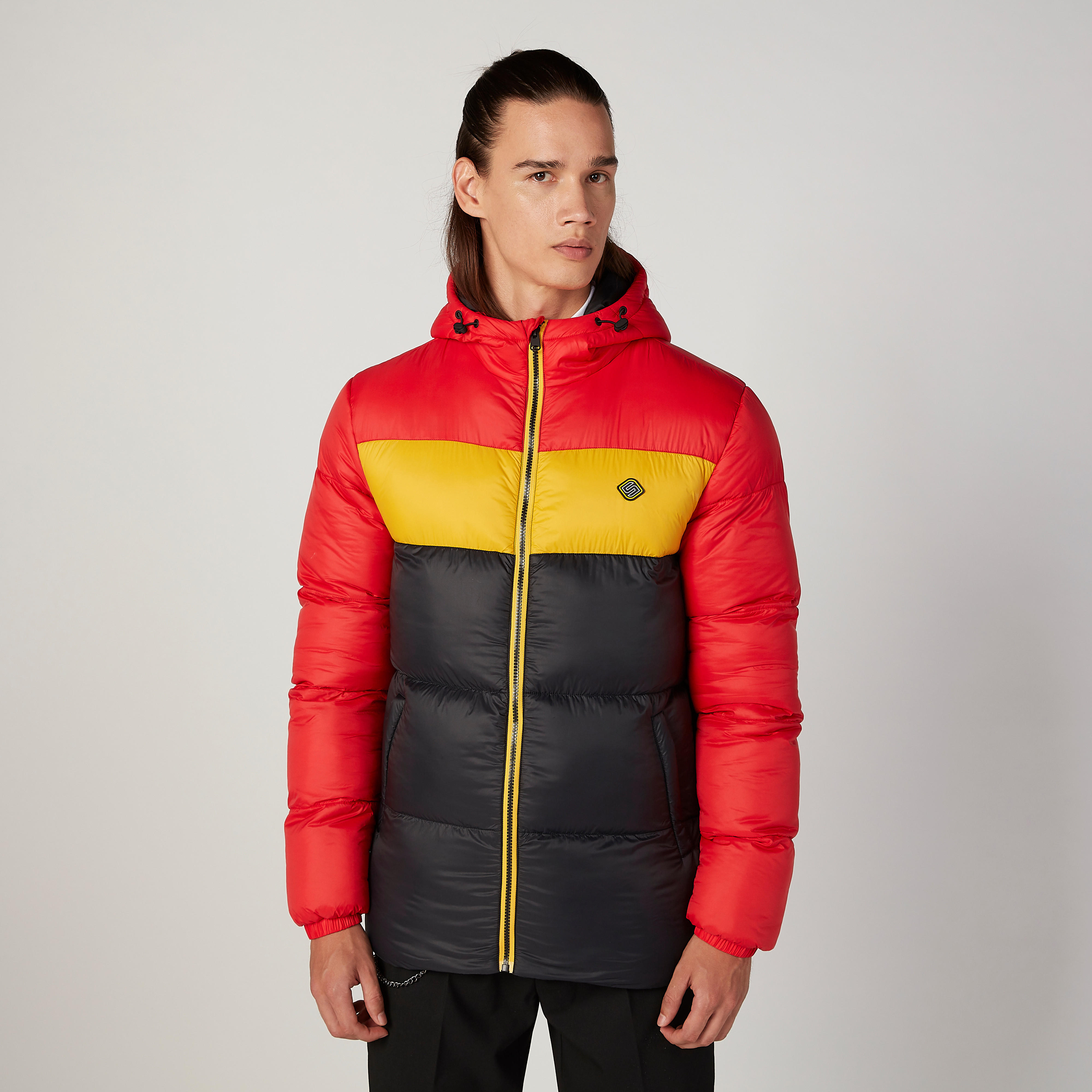 جاكيت جيليه بنمط كتل الألوان بقبّعة وجيوب-men-clothing-jacketsandblazers-jackets-image-1