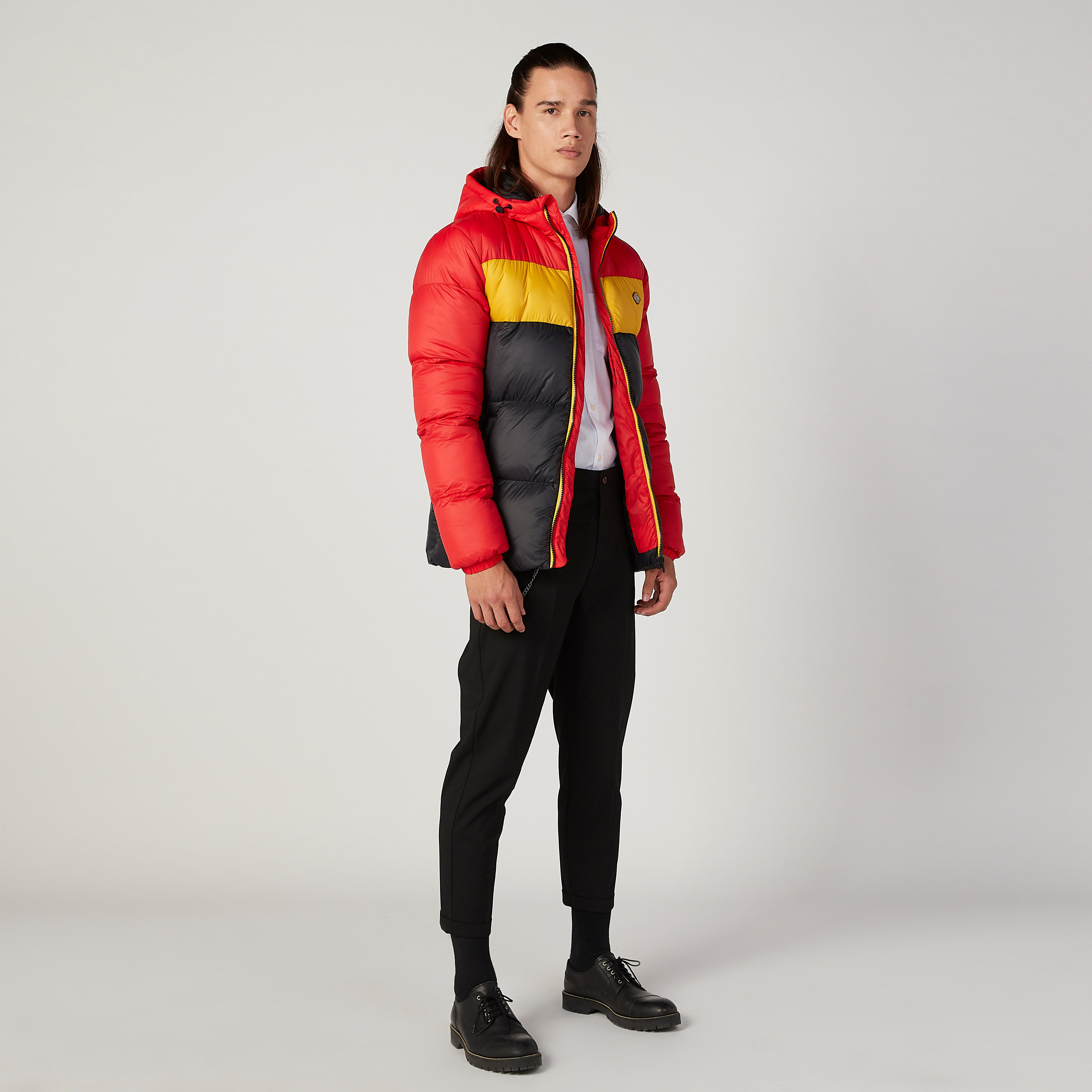 جاكيت جيليه بنمط كتل الألوان بقبّعة وجيوب-men-clothing-jacketsandblazers-jackets-image-2
