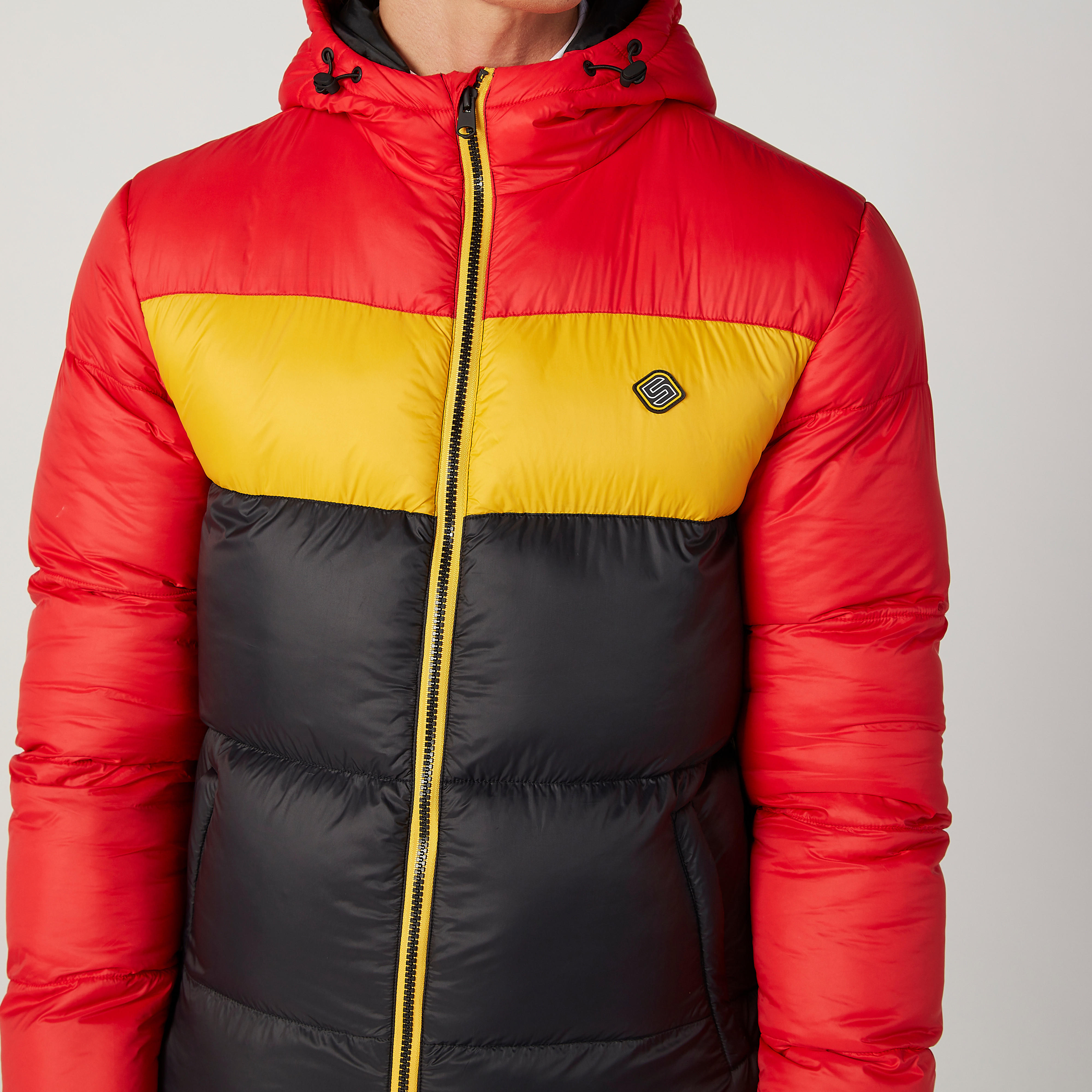جاكيت جيليه بنمط كتل الألوان بقبّعة وجيوب-men-clothing-jacketsandblazers-jackets-image-3