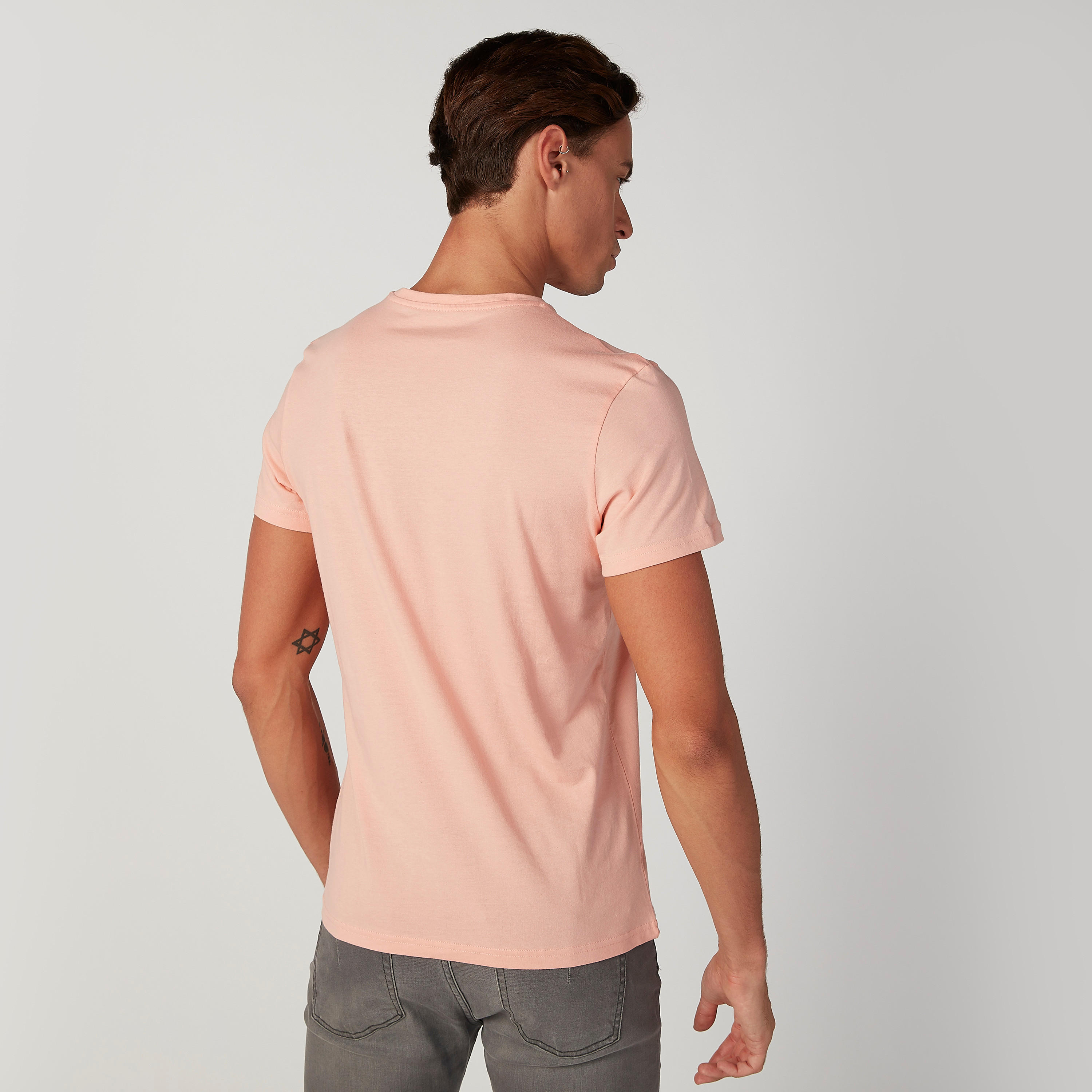تيشيرت بياقة مستديرة وأكمام قصيرة وطبعات جرافيك-men-clothing-tshirtsandpolos-tshirts-image-4