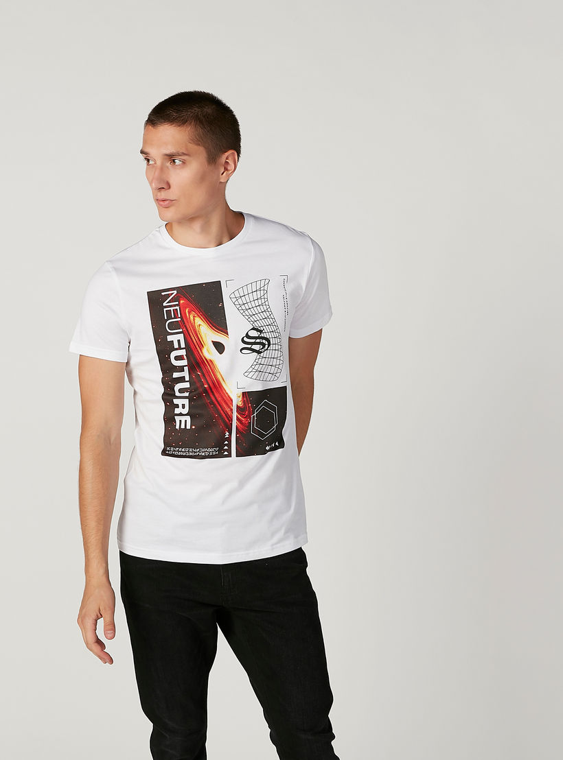 تيشيرت بياقة مستديرة وأكمام قصيرة وطبعات-men-clothing-tshirtsandpolos-tshirts-image-4
