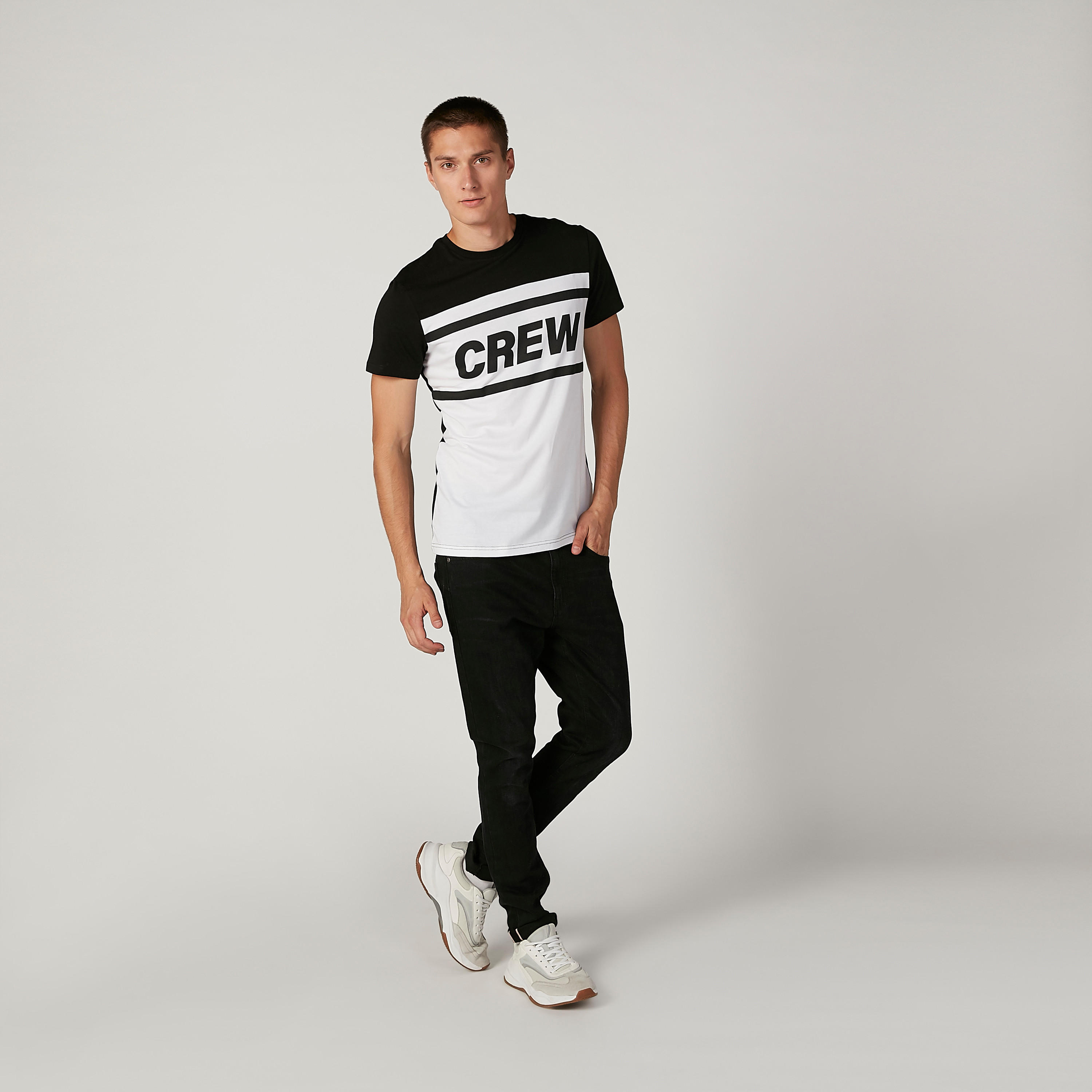 تيشيرت بياقة مستديرة وأكمام قصيرة وطبعات-men-clothing-tshirtsandpolos-tshirts-image-3