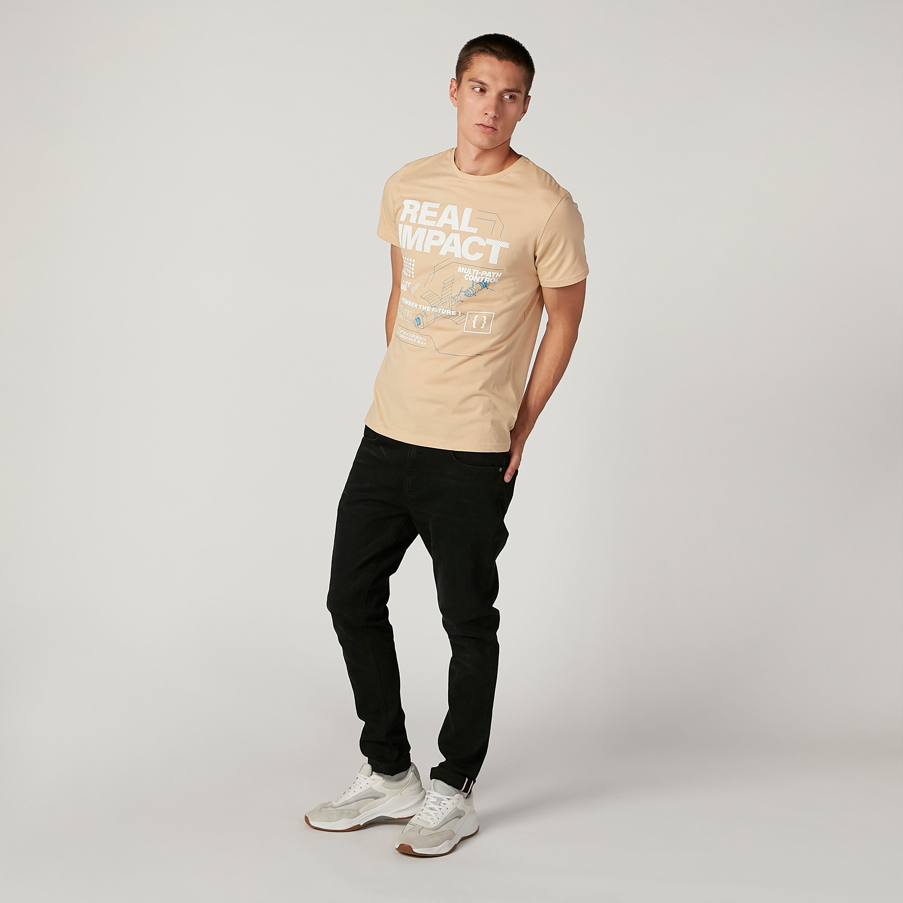 تيشيرت بياقة مستديرة وأكمام قصيرة وطبعات-men-clothing-tshirtsandpolos-tshirts-image-2