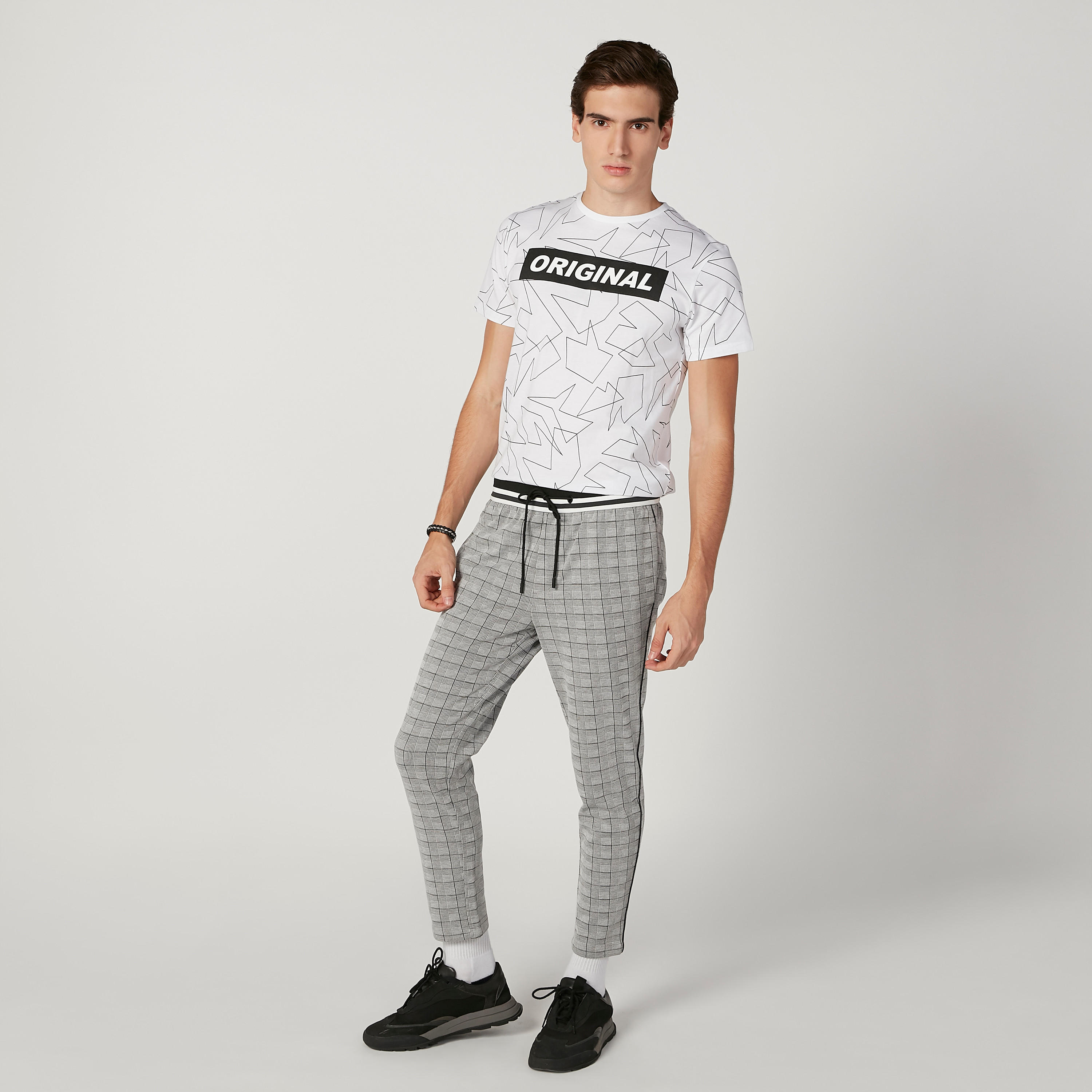 تيشيرت بياقة مستديرة وأكمام قصيرة وطبعات-men-clothing-tshirtsandpolos-tshirts-image-2