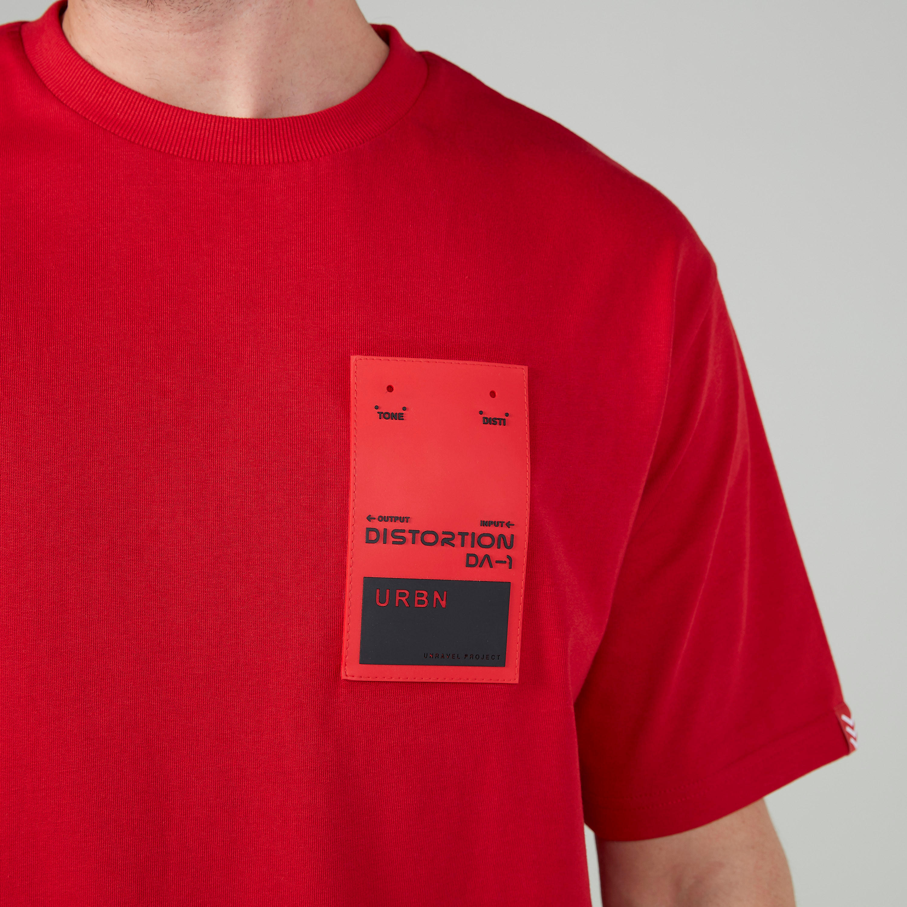 تيشيرت سليم بياقة ضيّقة وأكمام قصيرة وطبعات-men-clothing-tshirtsandpolos-tshirts-image-3