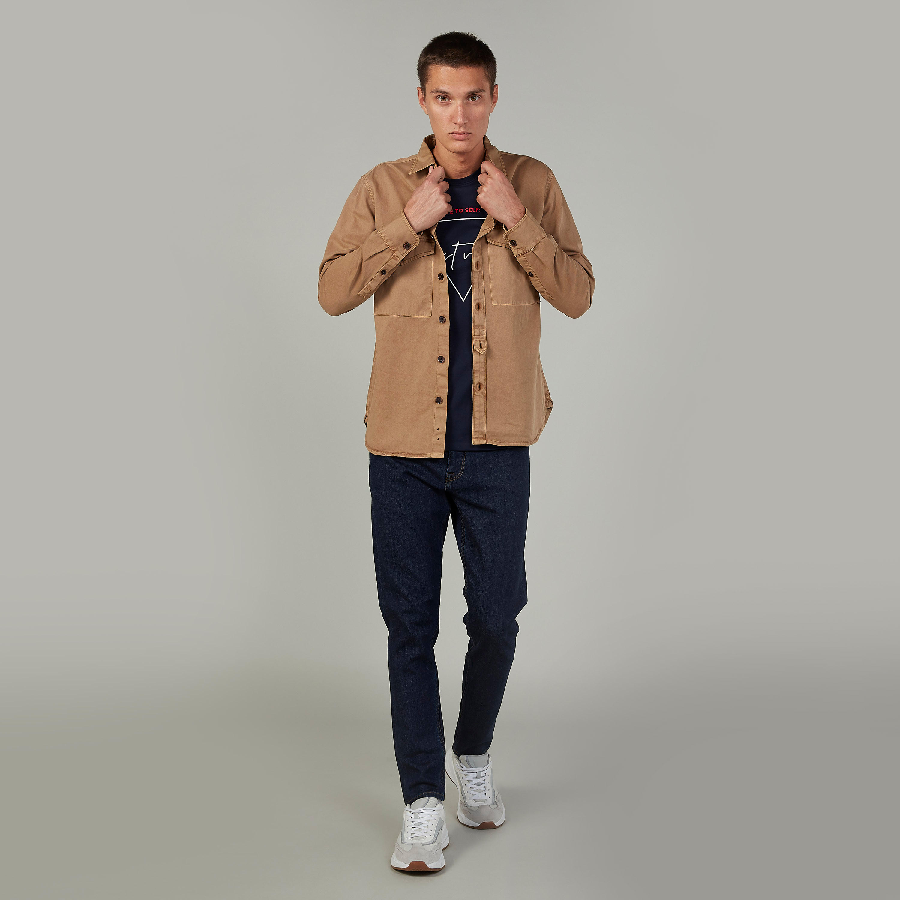 قميص سليم بارز الملمس بياقة عاديّة وأكمام طويلة-men-clothing-shirts-image-2