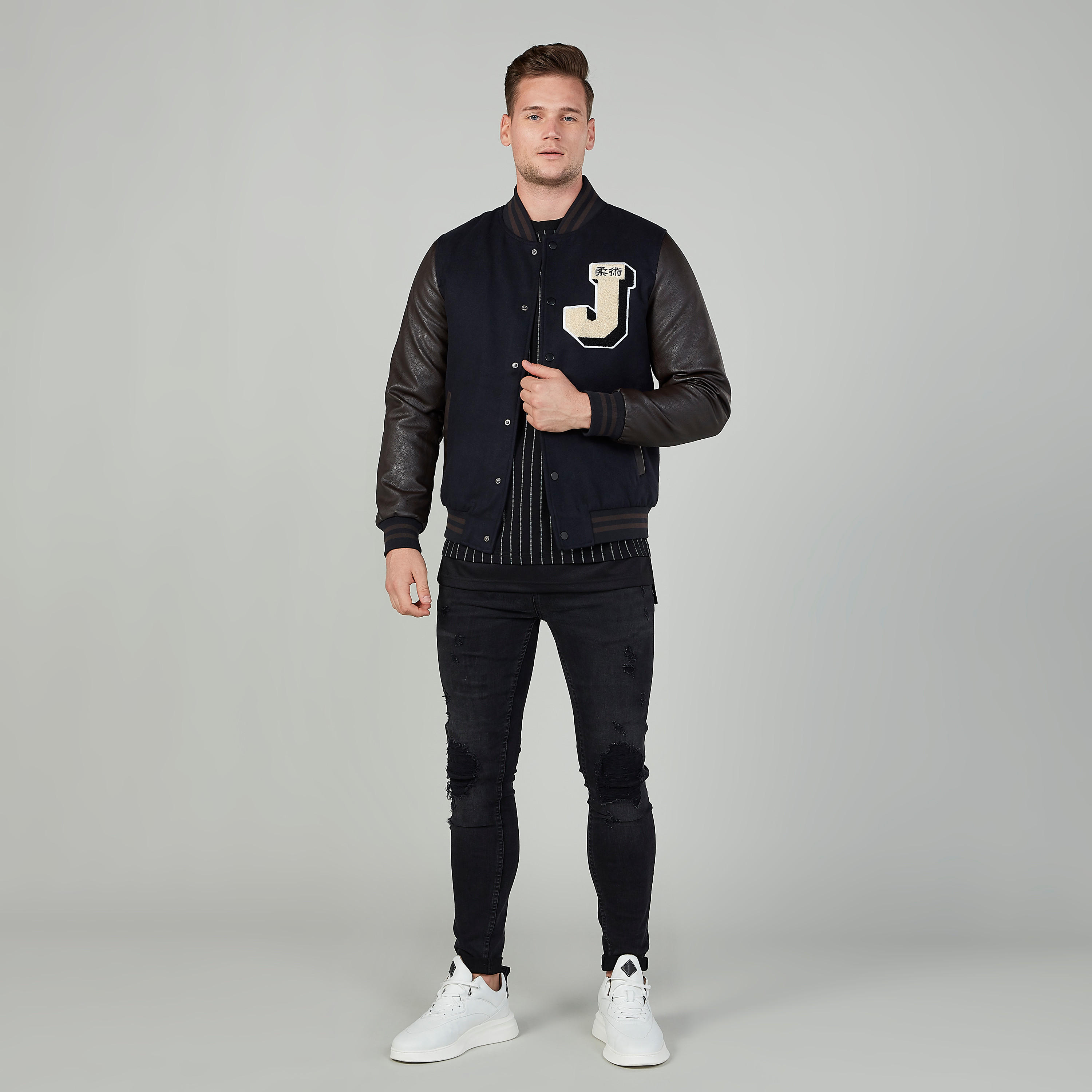 تيشيرت سليم مخطط بياقة ضيّقة وأكمام قصيرة-men-clothing-tshirtsandpolos-tshirts-image-5