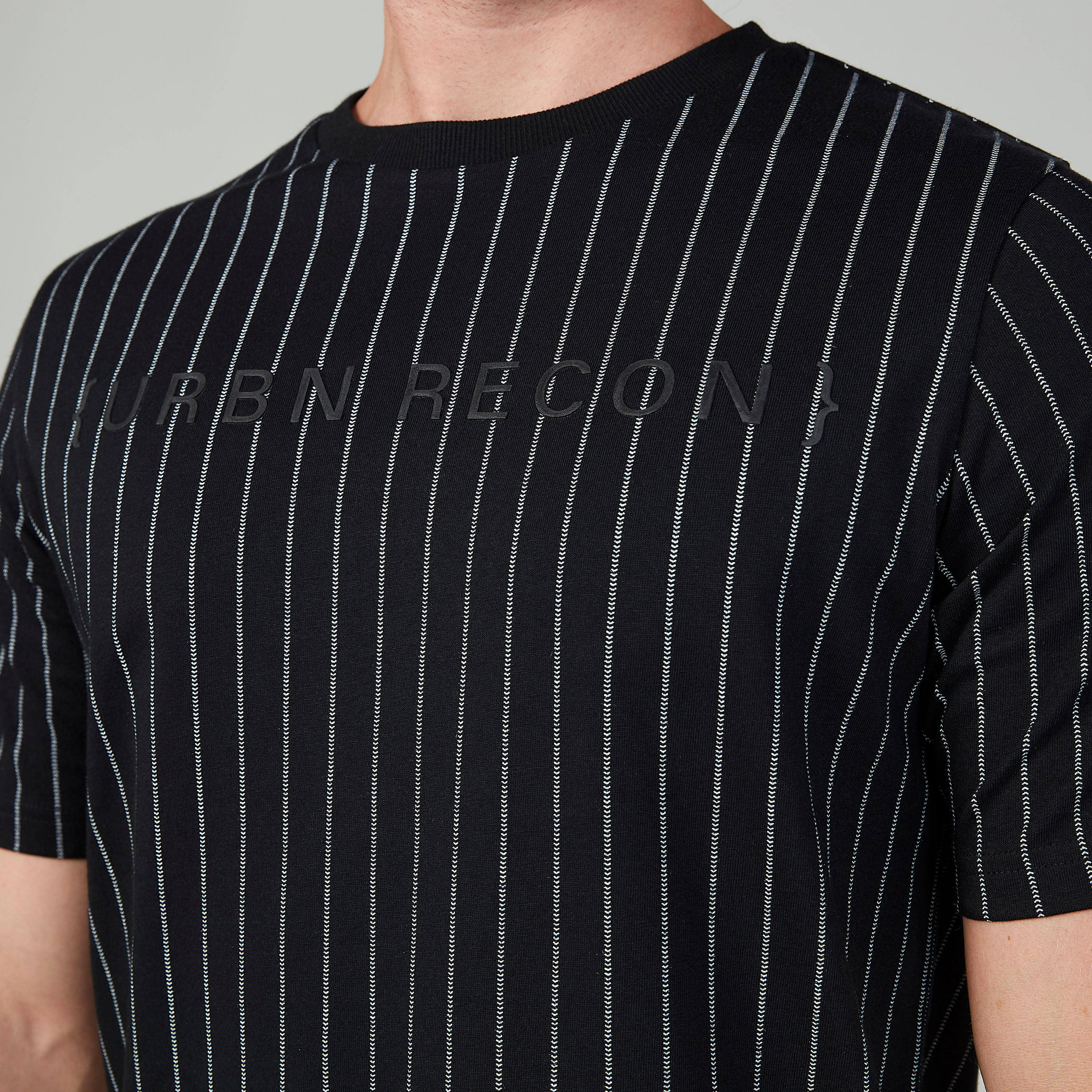 تيشيرت سليم مخطط بياقة ضيّقة وأكمام قصيرة-men-clothing-tshirtsandpolos-tshirts-image-4