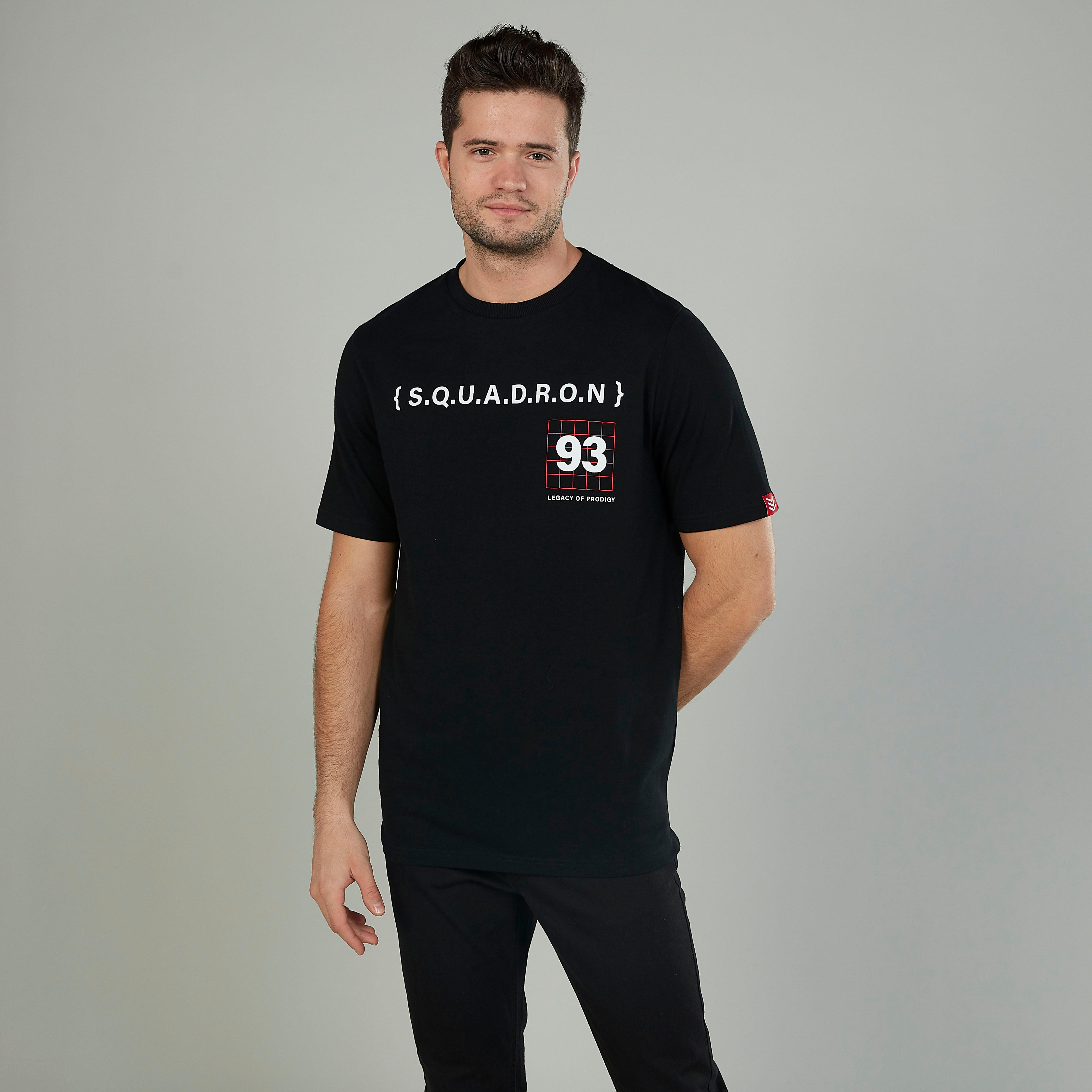 تيشيرت سليم بياقة ضيّقة وأكمام قصيرة وطبعات-men-clothing-tshirtsandpolos-tshirts-image-1