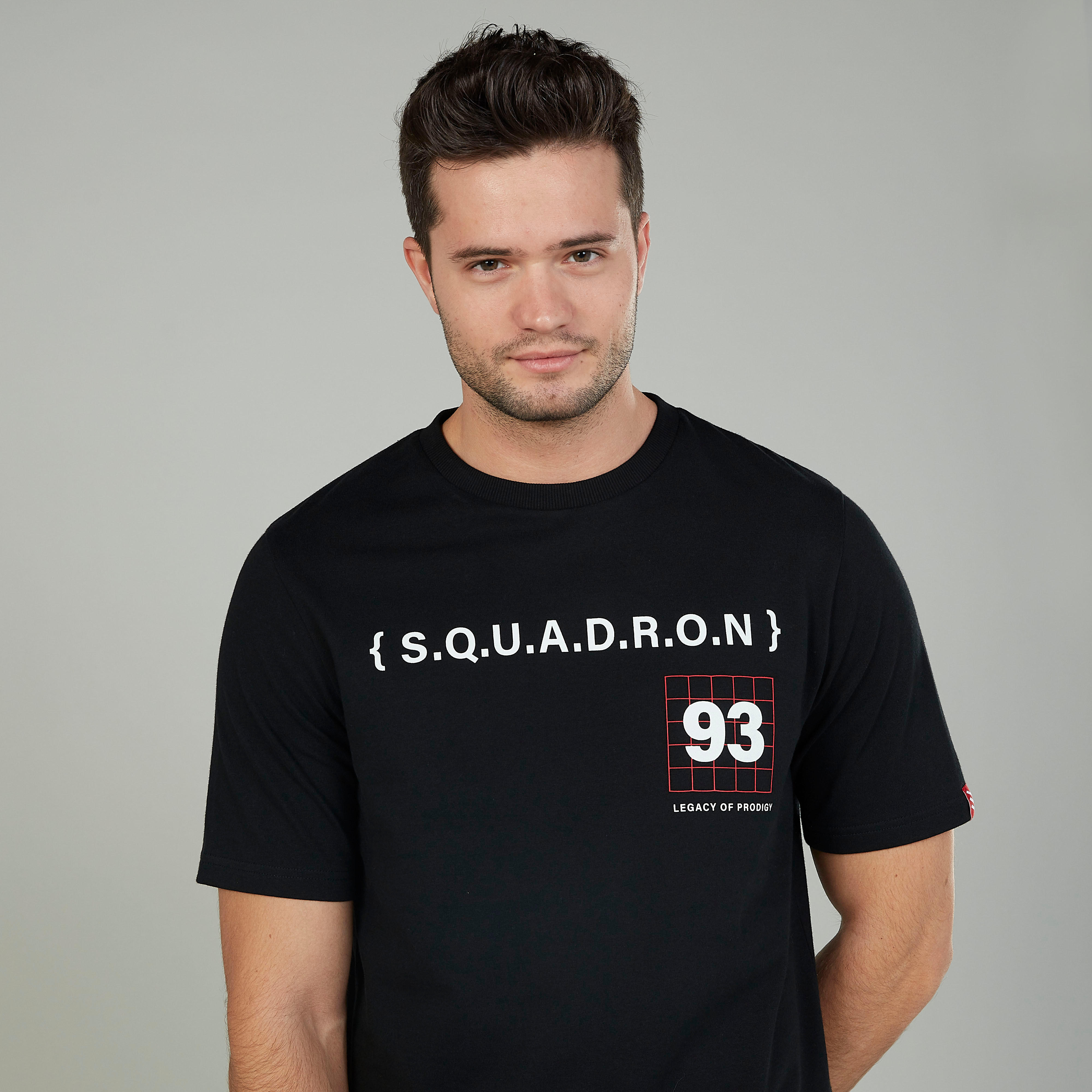 تيشيرت سليم بياقة ضيّقة وأكمام قصيرة وطبعات-men-clothing-tshirtsandpolos-tshirts-image-3