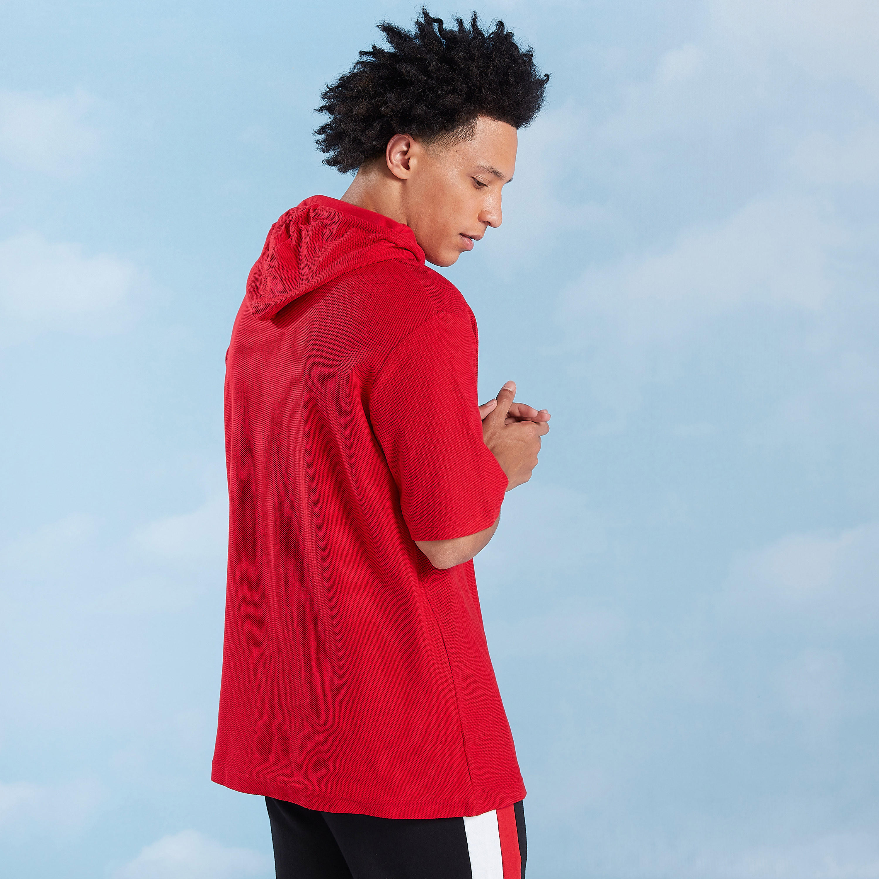 تيشيرت سليم بقبّعة وأكمام قصيرة وطبعات-men-clothing-tshirtsandpolos-tshirts-image-4