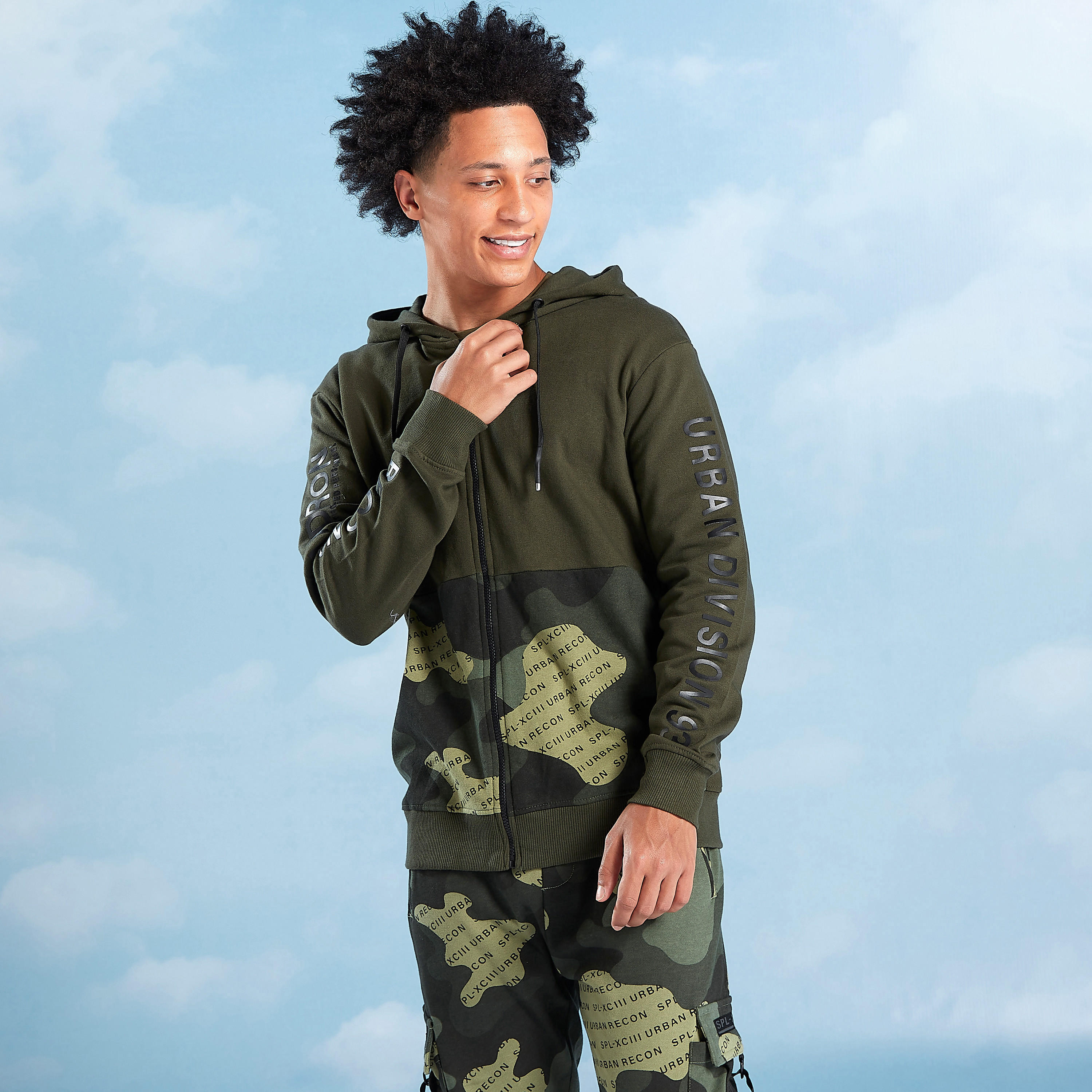 سويت شيرت بقصة سليم بارز الملمس بأكمام طويلة وقبعة-men-winterwear-hoodiesandsweatshirts-image-1