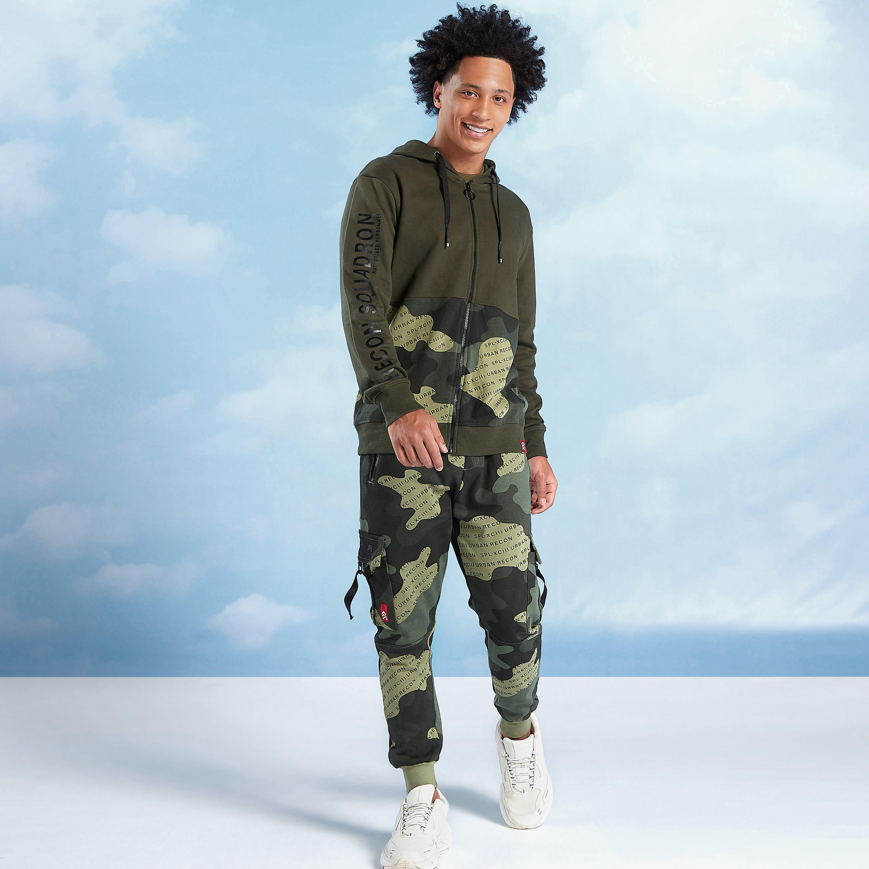سويت شيرت بقصة سليم بارز الملمس بأكمام طويلة وقبعة-men-winterwear-hoodiesandsweatshirts-image-2