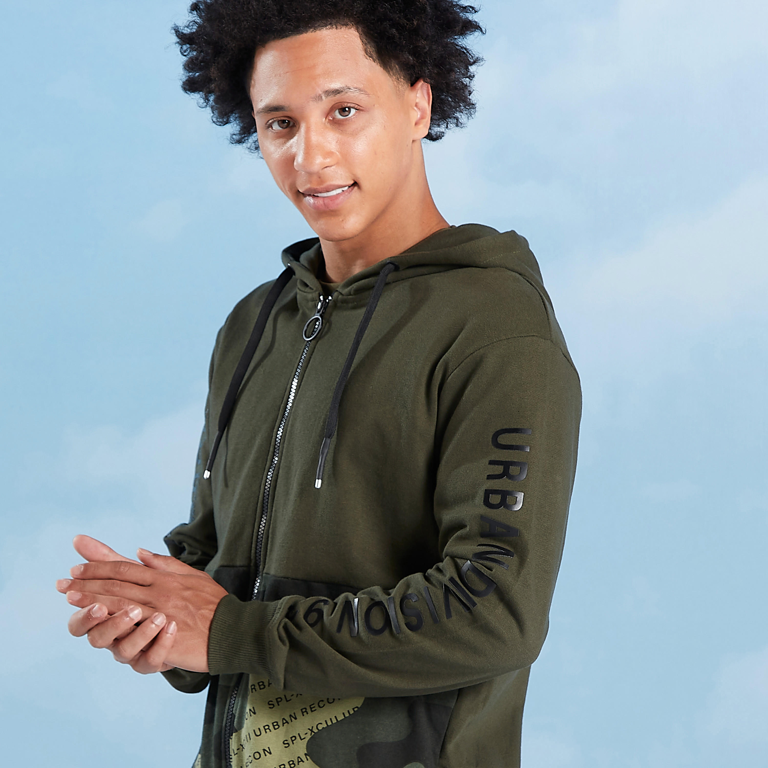 سويت شيرت بقصة سليم بارز الملمس بأكمام طويلة وقبعة-men-winterwear-hoodiesandsweatshirts-image-3