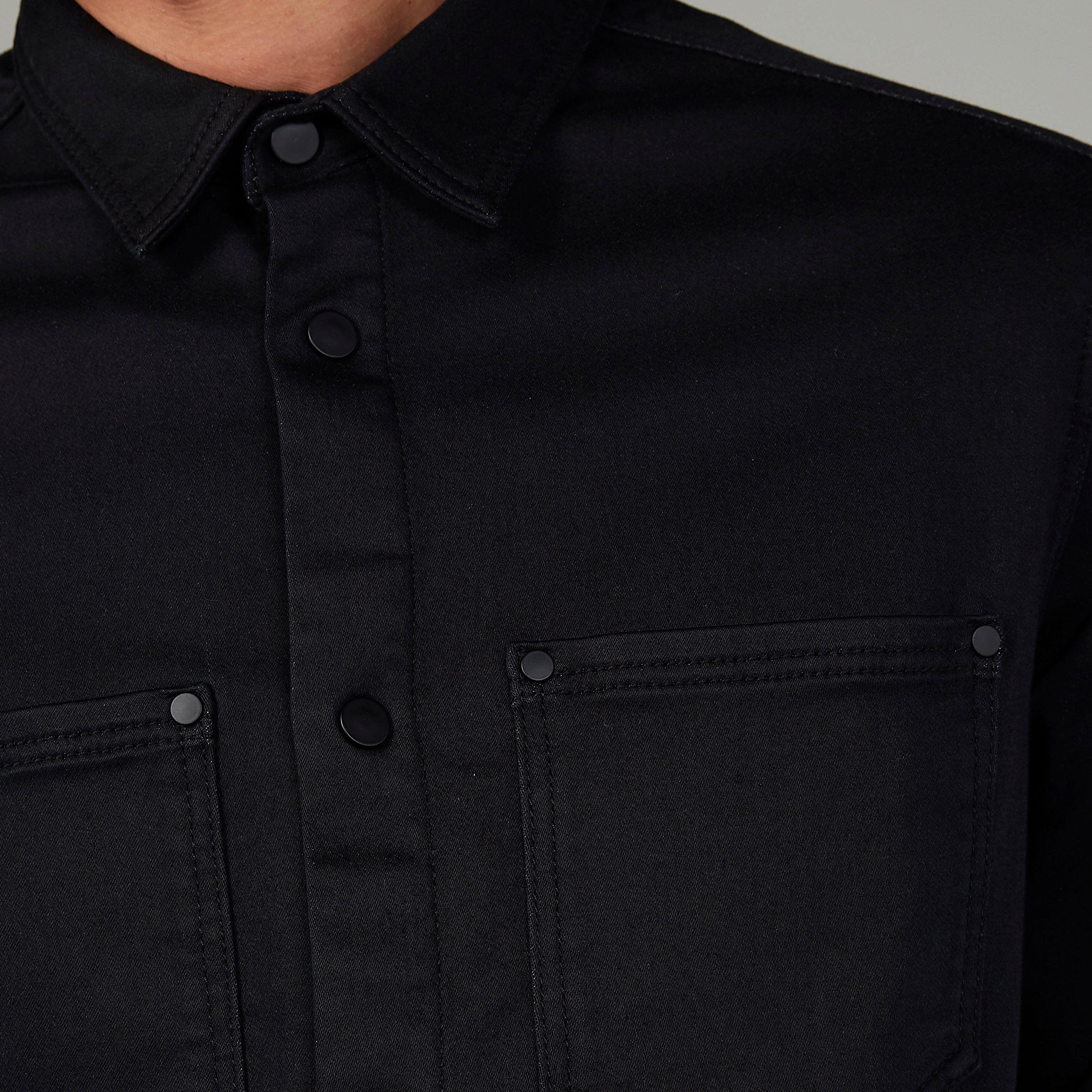 قميص سادة بقصّة سليم وأكمام طويلة وجيب على الصدر-men-clothing-shirts-image-11