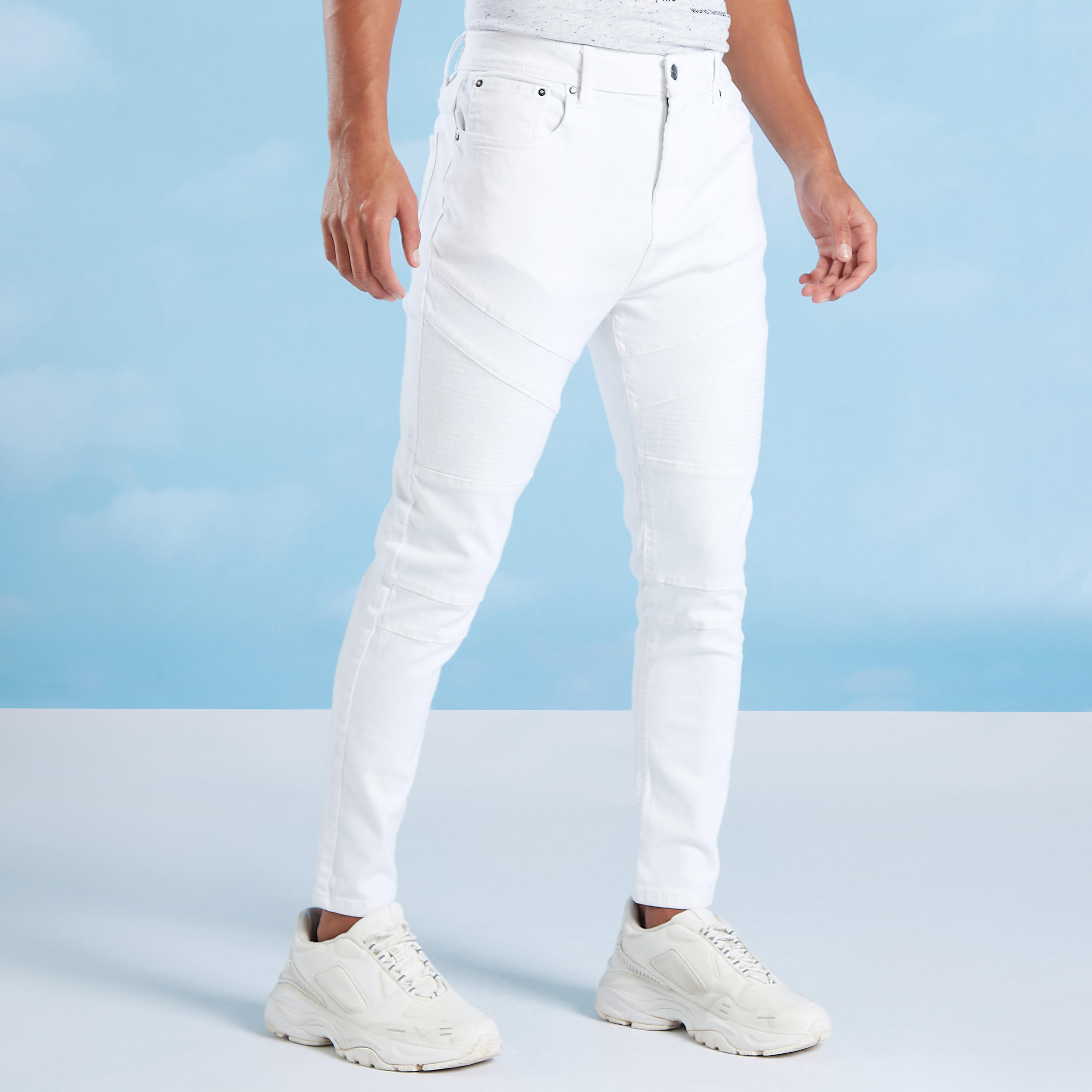 بنطلون جينز طويل بقصّة سكيني وخصر متوسط الارتفاع وجيوب-men-clothing-bottoms-jeans-image-9