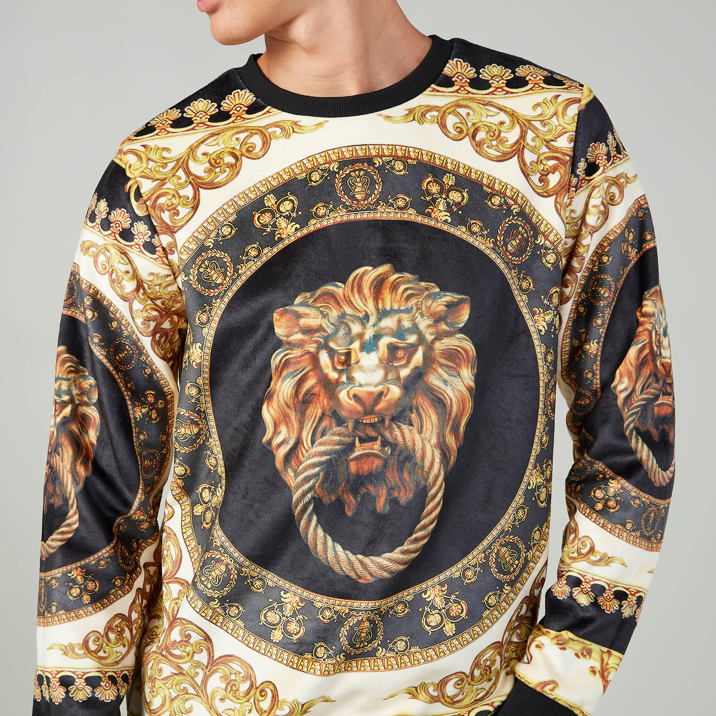 كنزة  بياقة مستديرة وأكمام طويلة وطبعات-men-winterwear-hoodiesandsweatshirts-image-3