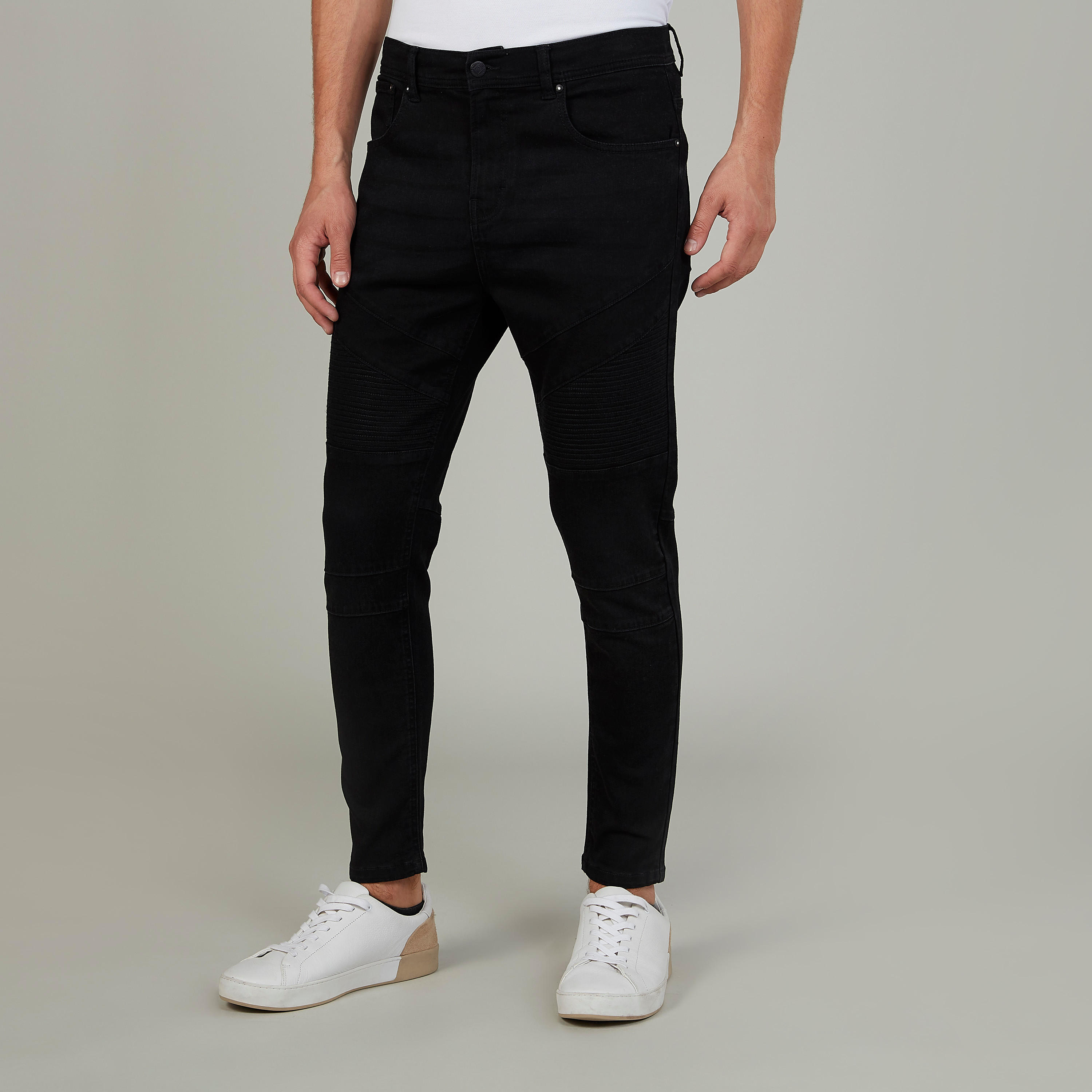 بنطلون جينز طويل بقصّة سكيني وخصر متوسط الارتفاع وجيوب-men-clothing-bottoms-jeans-image-5