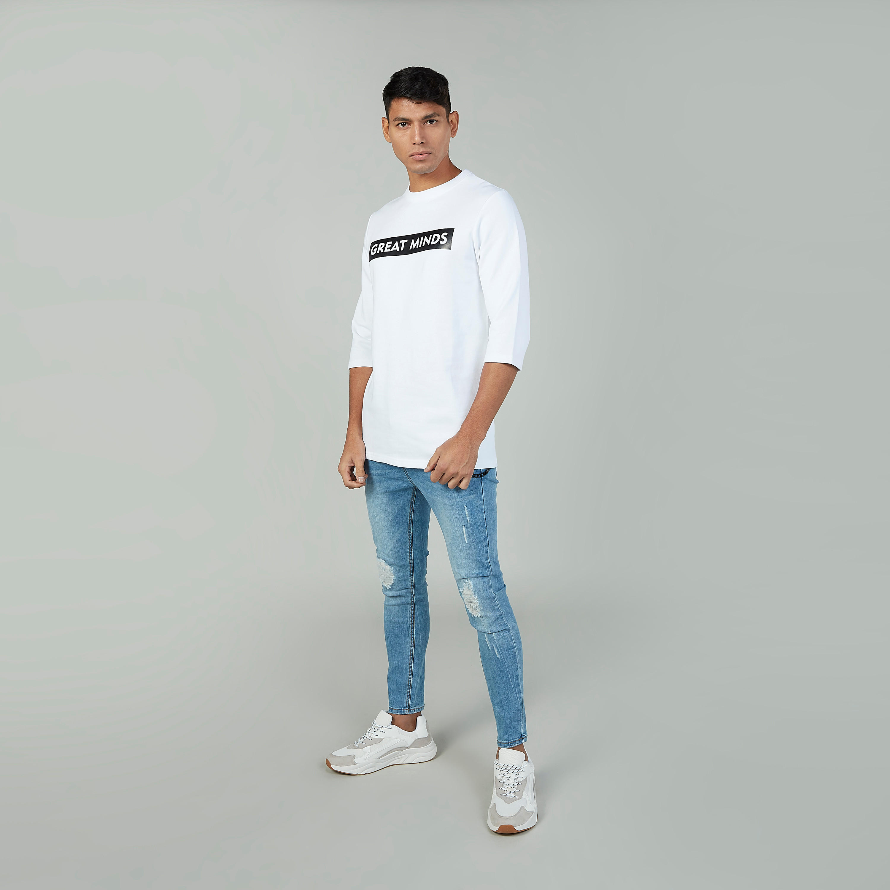 تيشيرت بياقة ضيّقة وأكمام 3/4 وطبعات-men-clothing-tshirtsandpolos-tshirts-image-2