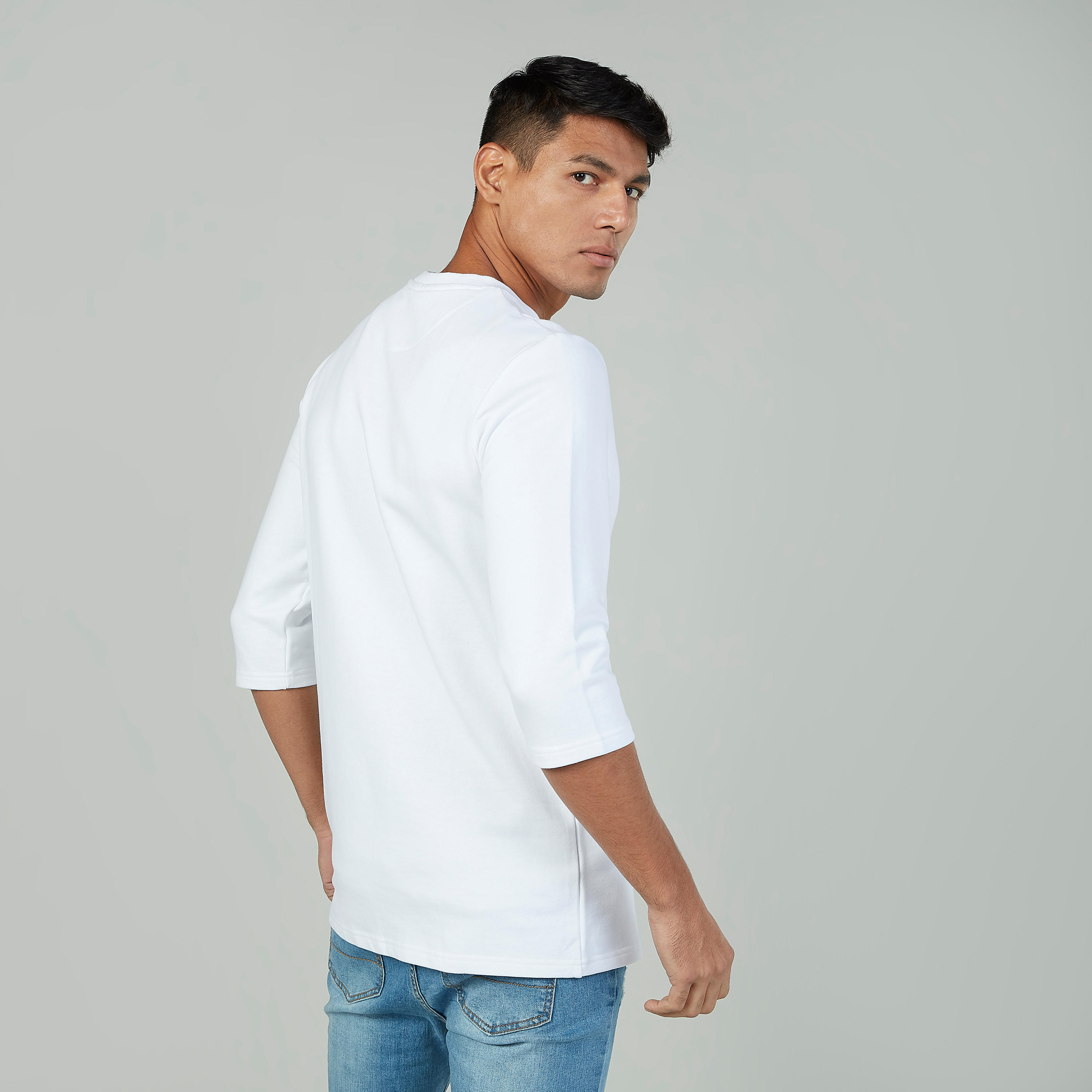 تيشيرت بياقة ضيّقة وأكمام 3/4 وطبعات-men-clothing-tshirtsandpolos-tshirts-image-4
