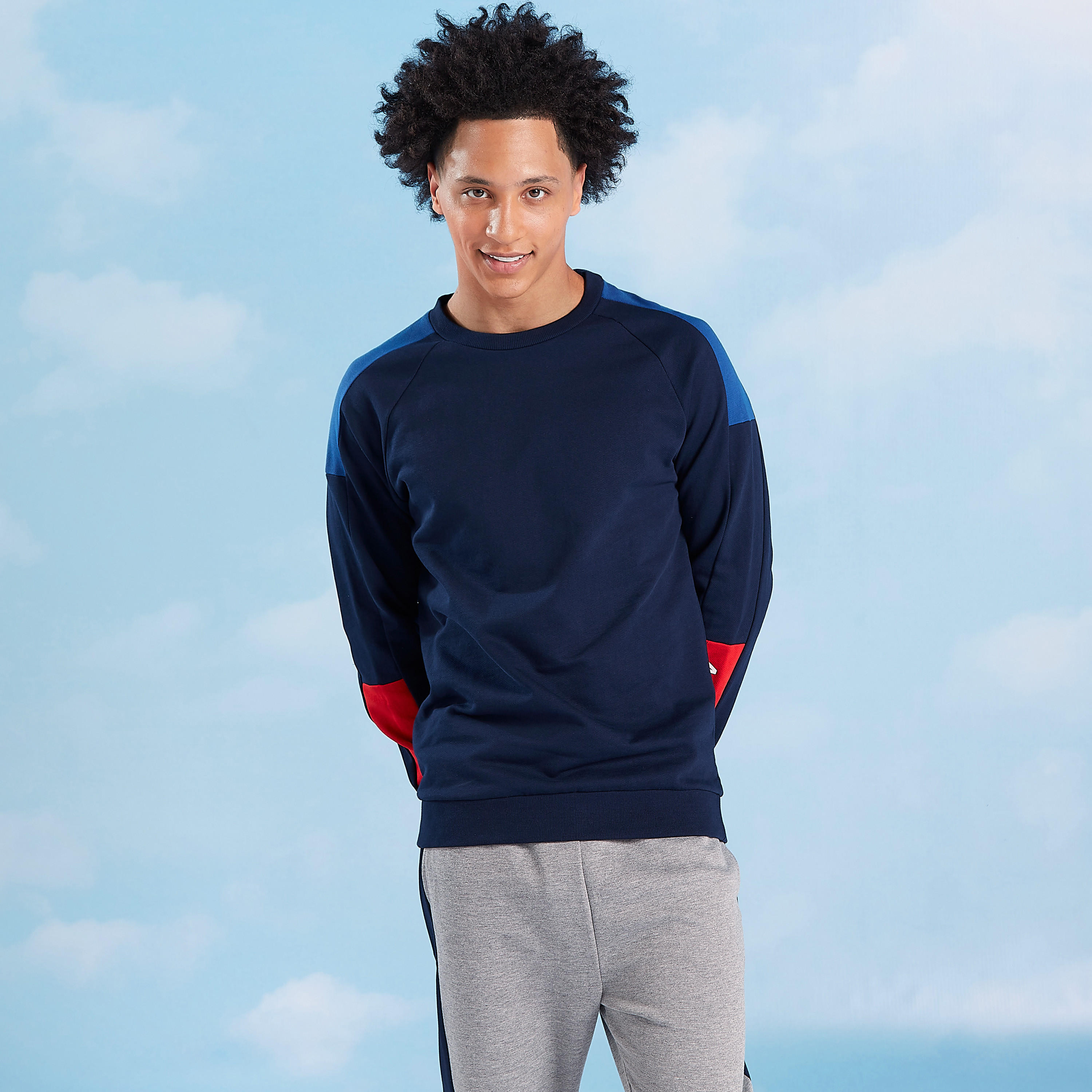 سويت شيرت سليم منقوش بياقة ضيّقة وأكمام طويلة-men-winterwear-hoodiesandsweatshirts-image-1