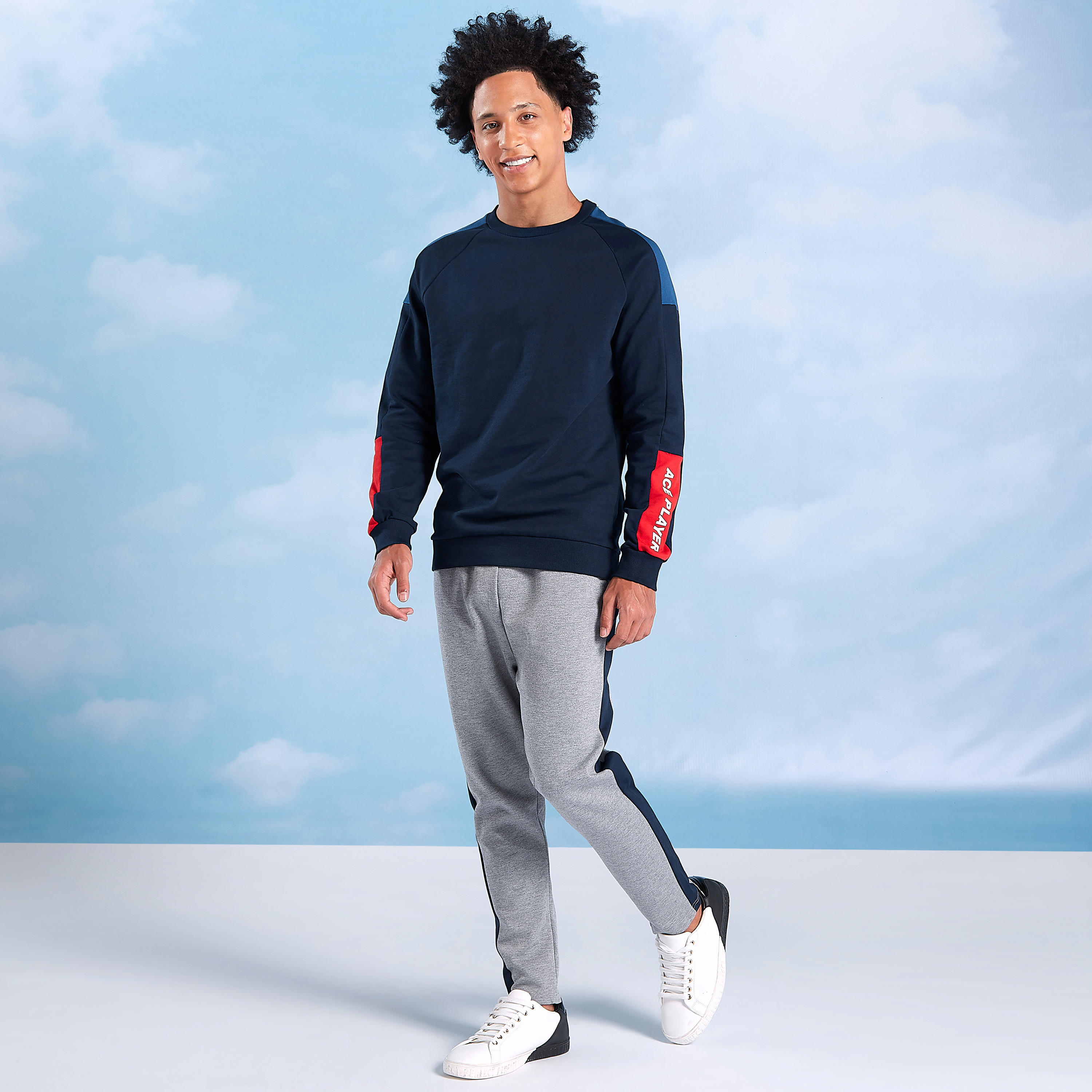 سويت شيرت سليم منقوش بياقة ضيّقة وأكمام طويلة-men-winterwear-hoodiesandsweatshirts-image-2