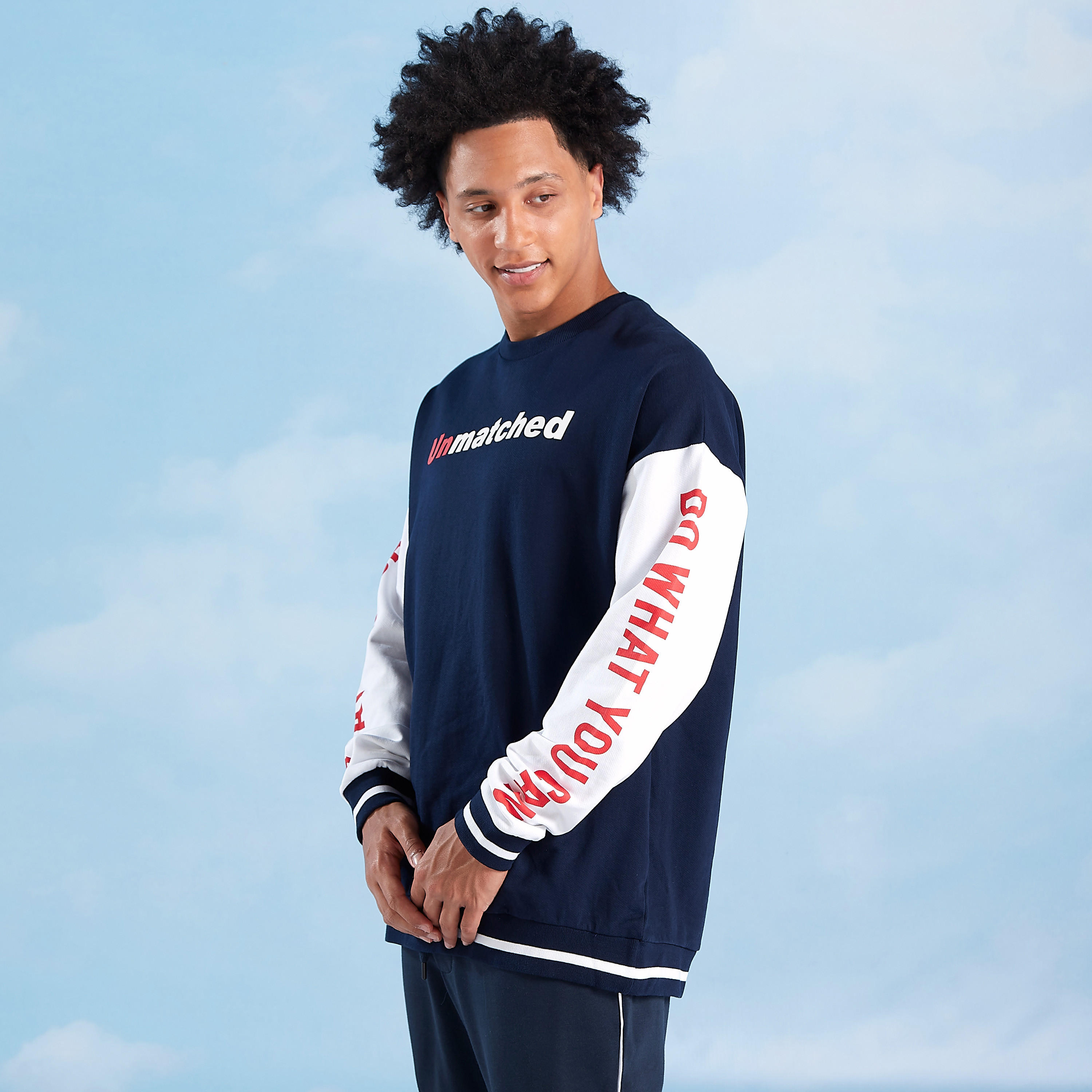 سويت شيرت بأكمام طويلة وياقة ضيقة بطبعات-men-winterwear-hoodiesandsweatshirts-image-3