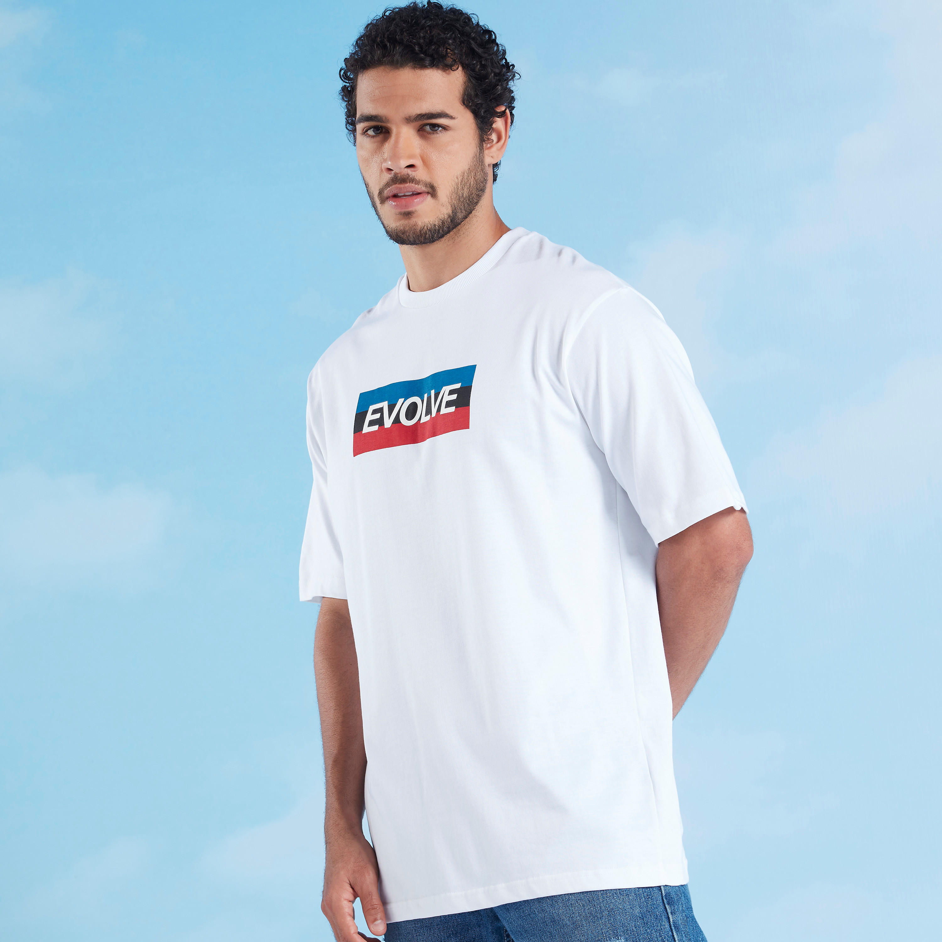 تيشيرت بياقة ضيّقة وأكمام قصيرة وطبعات-men-clothing-tshirtsandpolos-tshirts-image-1