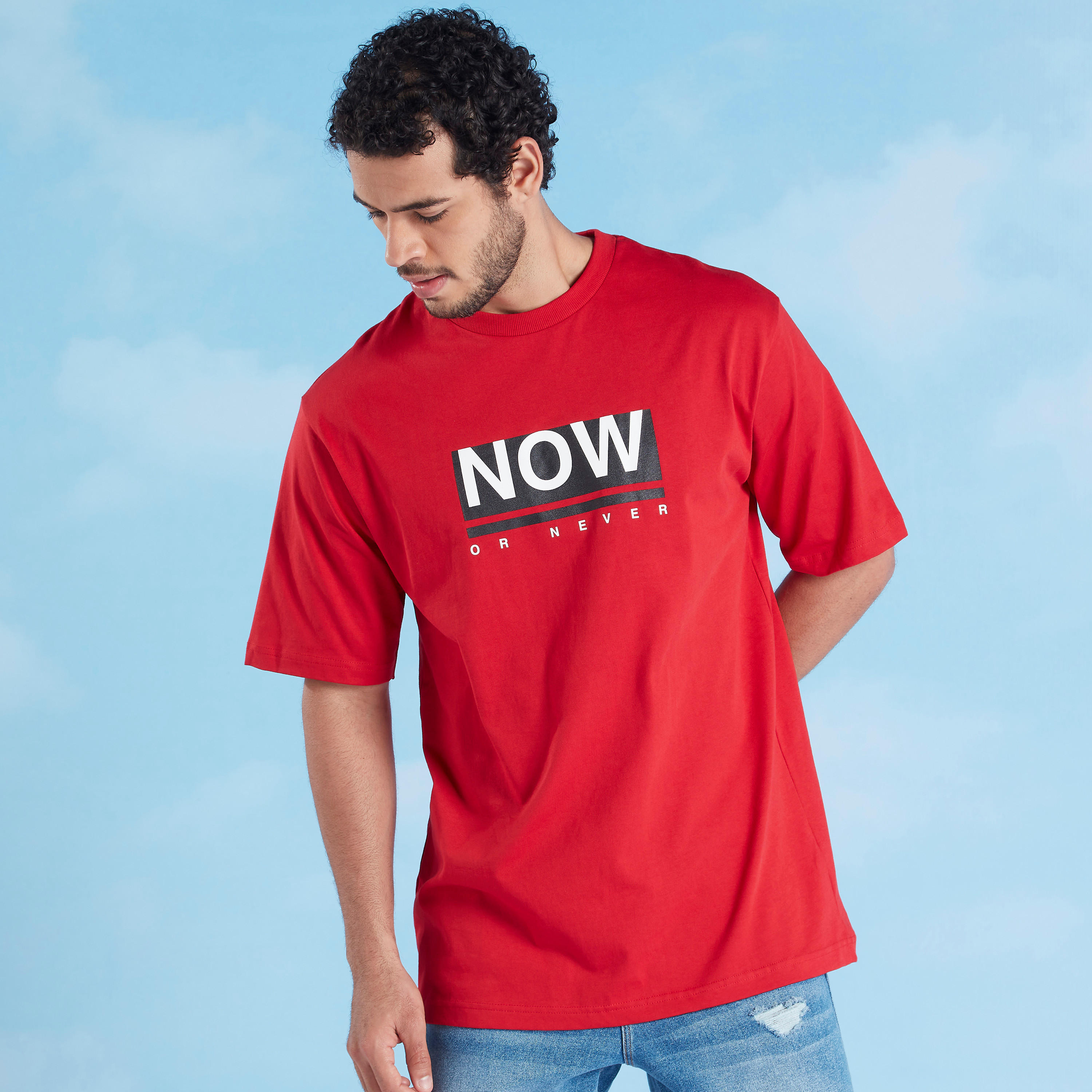 تيشيرت بياقة ضيّقة وأكمام قصيرة وطبعات-men-clothing-tshirtsandpolos-tshirts-image-4