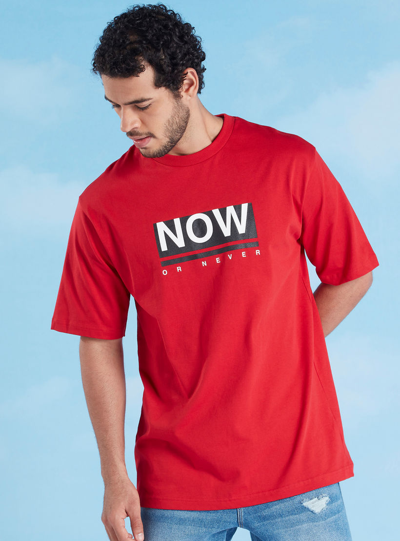 تيشيرت بياقة ضيّقة وأكمام قصيرة وطبعات-men-clothing-tshirtsandpolos-tshirts-image-4