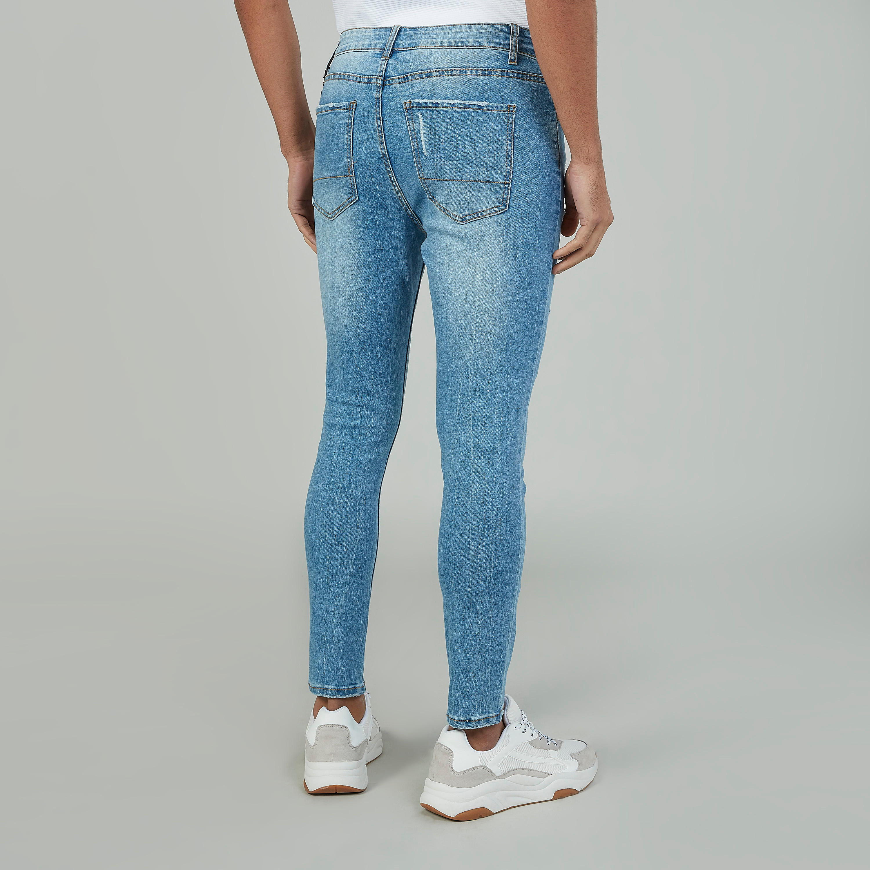 بنطلون جينز طويل ممزّق بجيوب وحلقات للحزام-men-clothing-bottoms-jeans-image-4