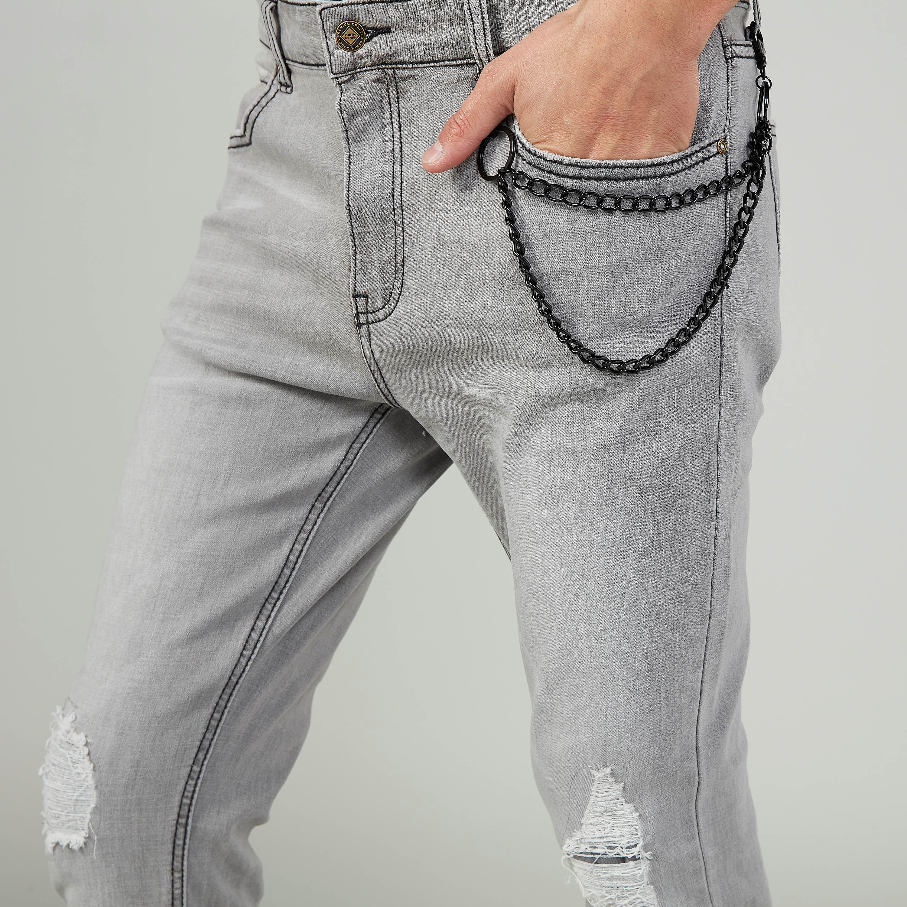 بنطلون جينز طويل ممزّق بجيوب وحلقات للحزام-men-clothing-bottoms-jeans-image-4