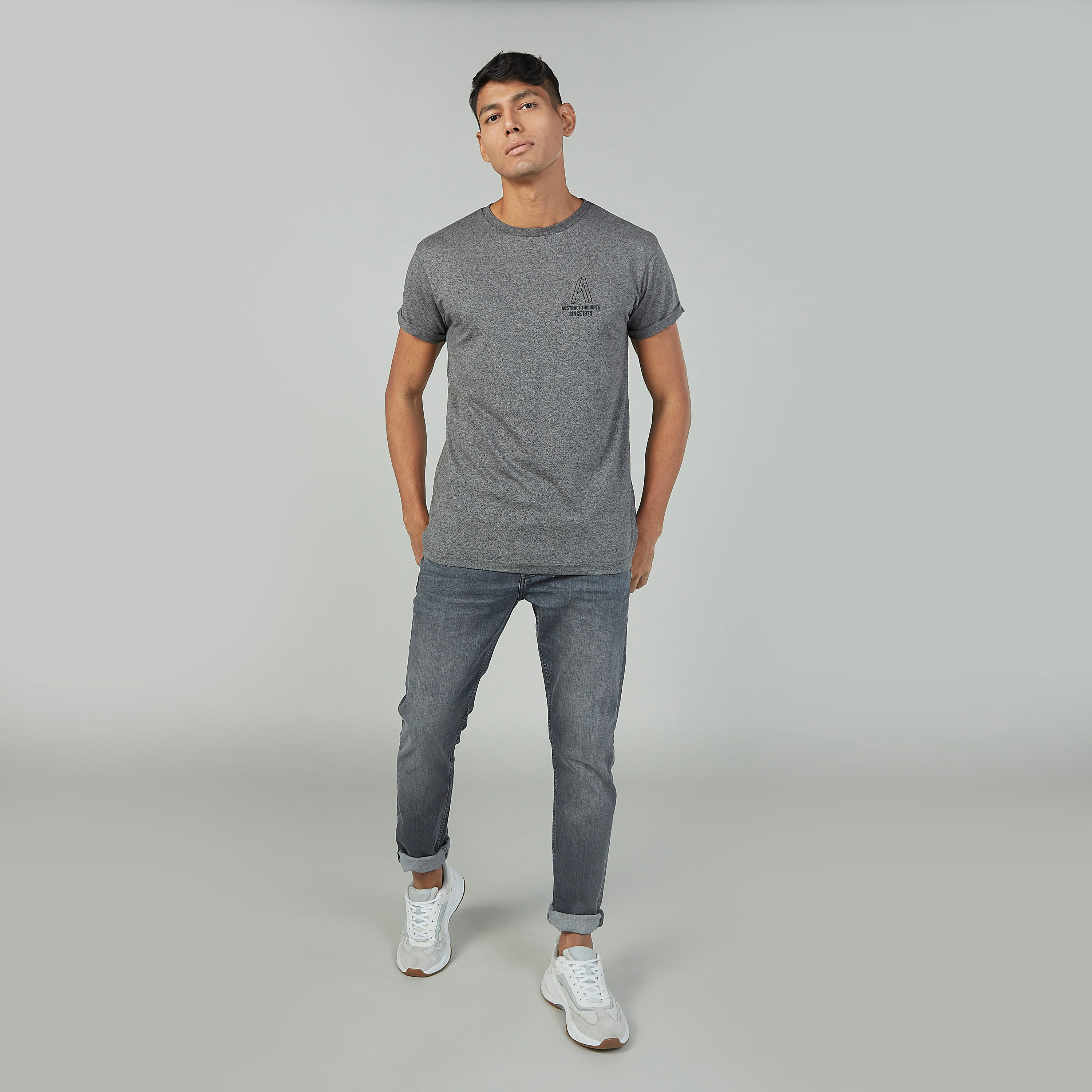 تيشيرت بياقة مستديرة وأكمام قصيرة وطبعات-men-clothing-tshirtsandpolos-tshirts-image-2