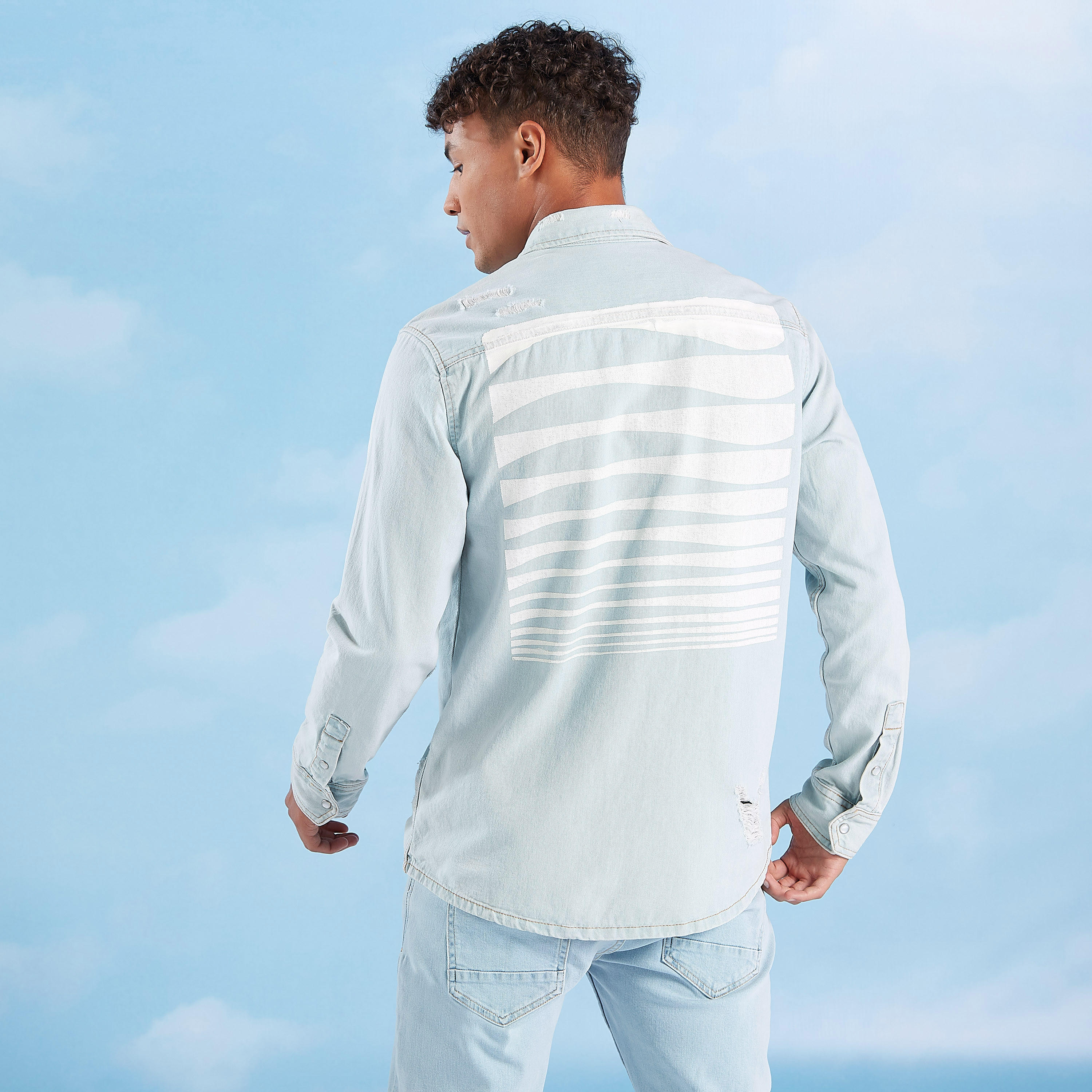 قميص بأكمام طويلة وجيوب بطيّة وطبعات-men-clothing-shirts-image-1
