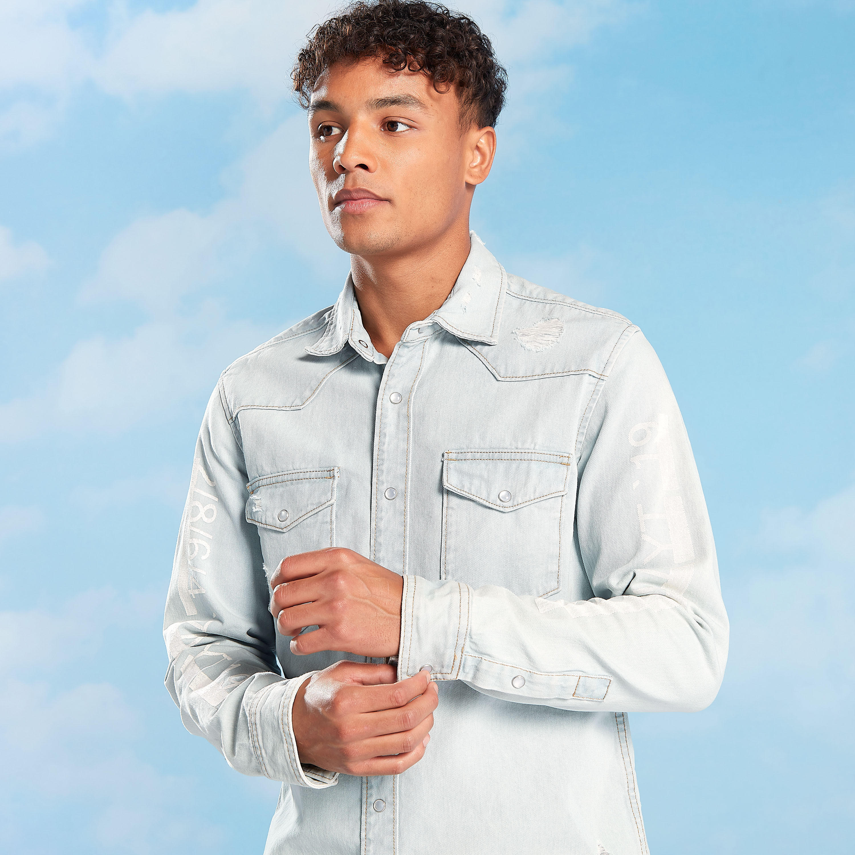 قميص بأكمام طويلة وجيوب بطيّة وطبعات-men-clothing-shirts-image-4