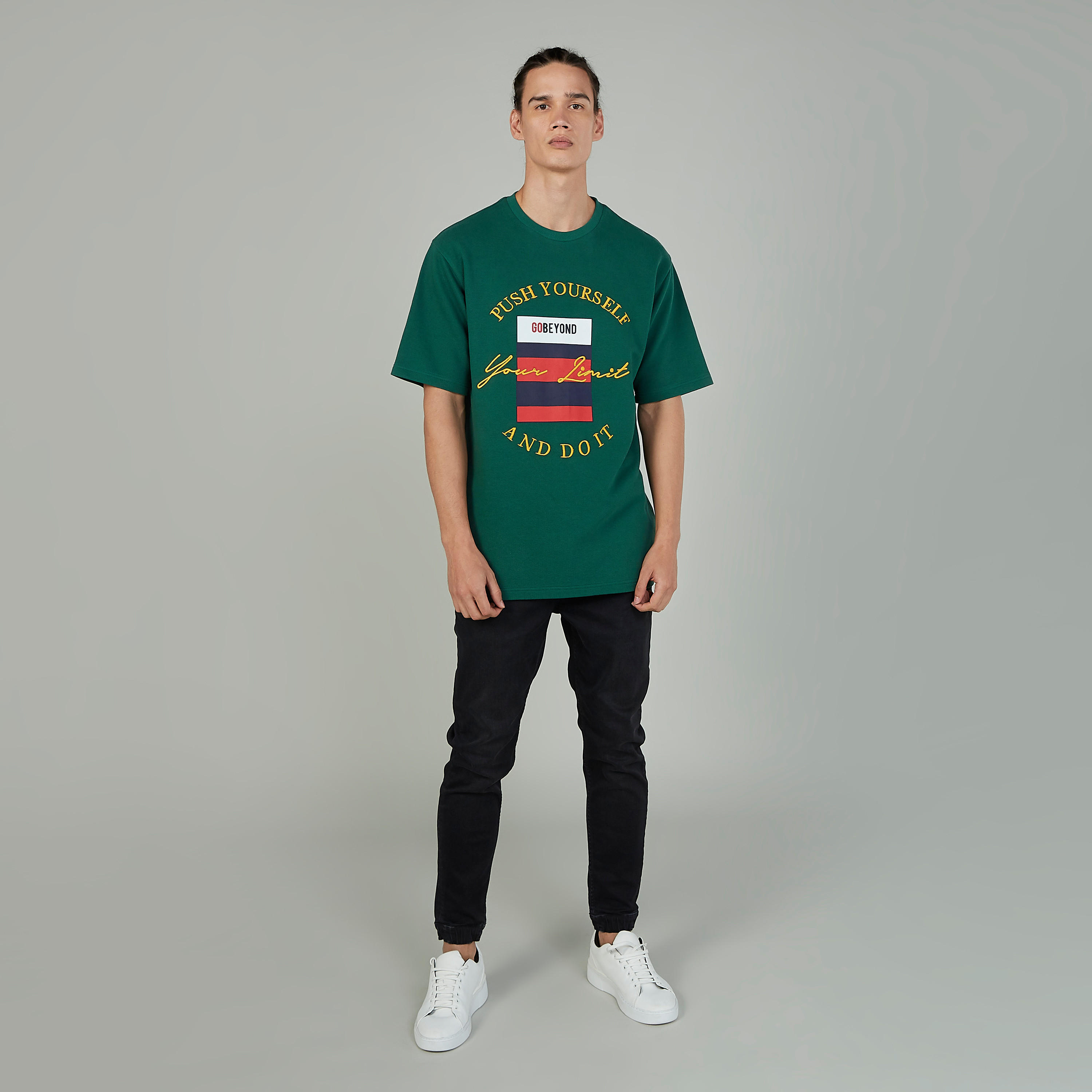 تيشيرت مستدام بياقة مستديرة وأكمام قصيرة وطبعات-men-clothing-tshirtsandpolos-tshirts-image-2