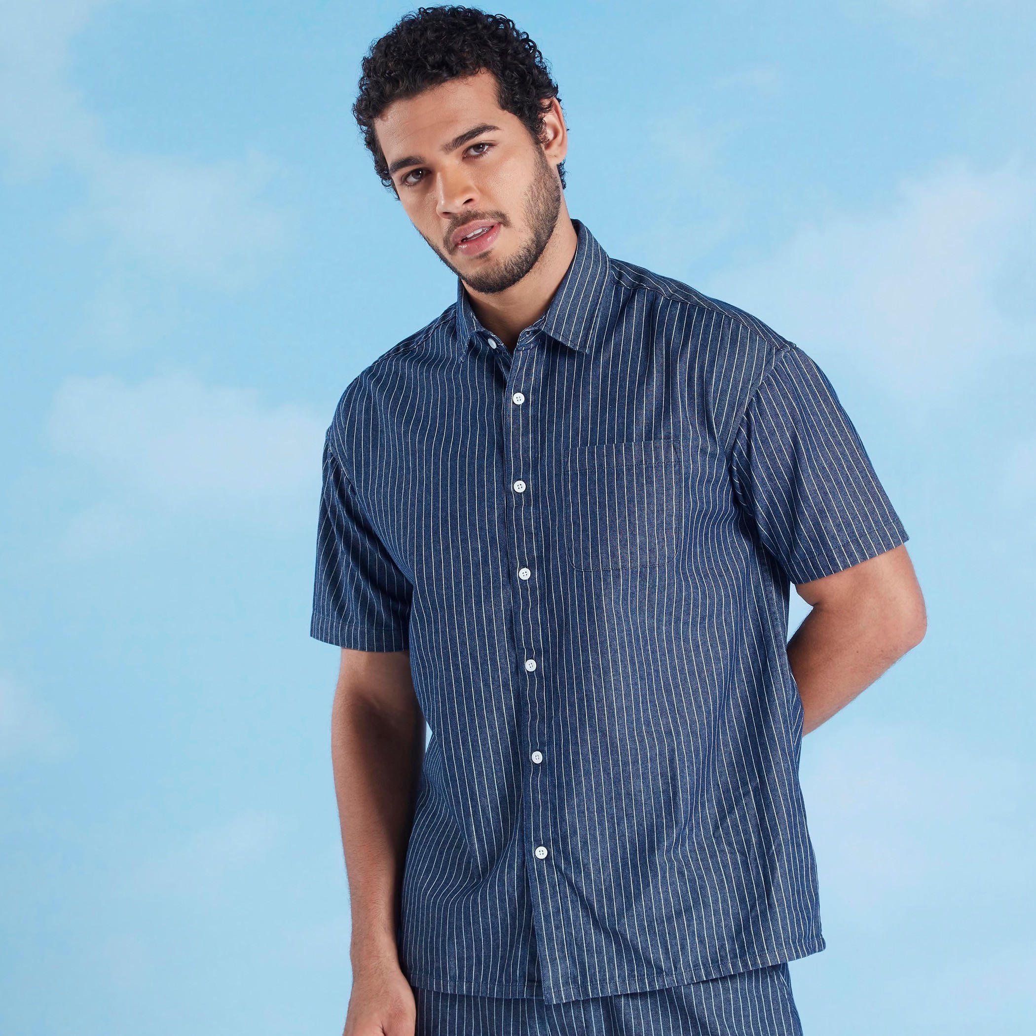 قميص مخطّط بأكمام قصيرة وجيب على الصّدر-men-clothing-bottoms-shorts-image-1