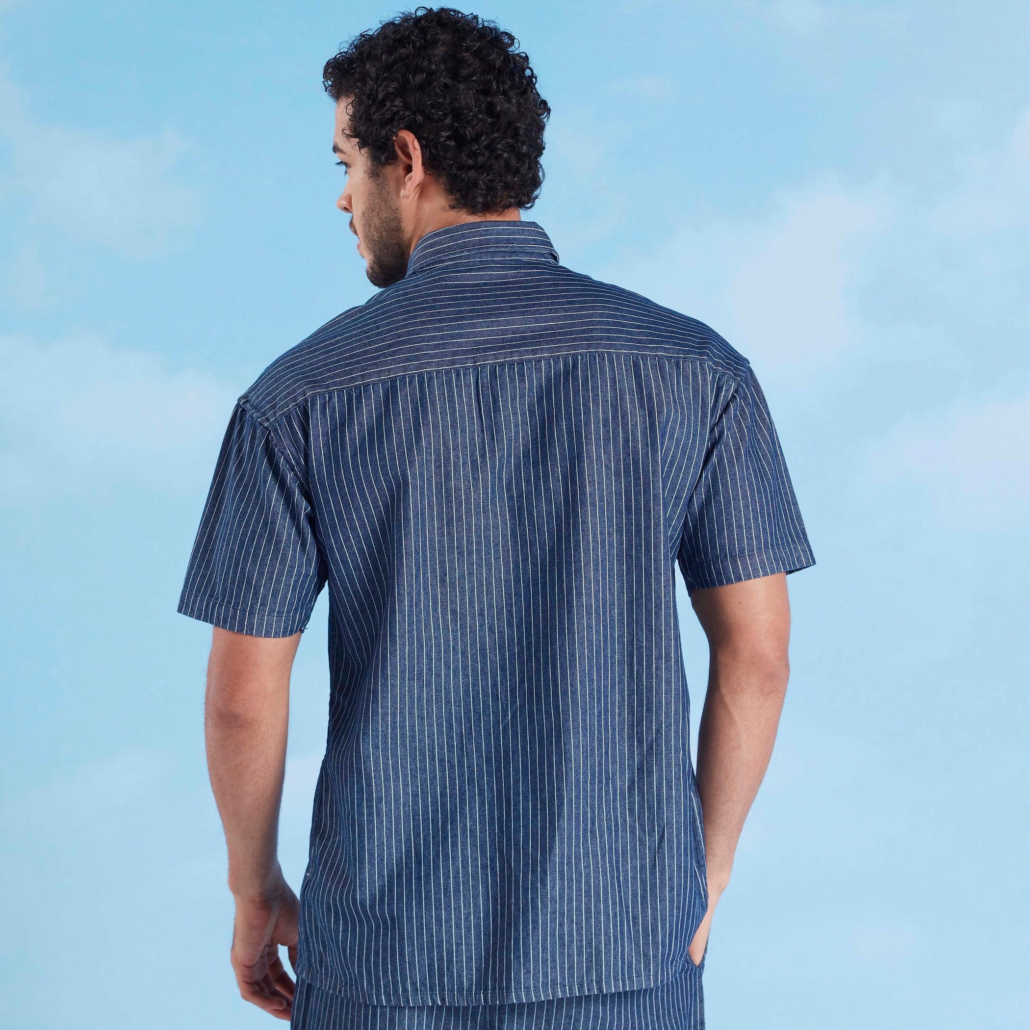 قميص مخطّط بأكمام قصيرة وجيب على الصّدر-men-clothing-bottoms-shorts-image-5