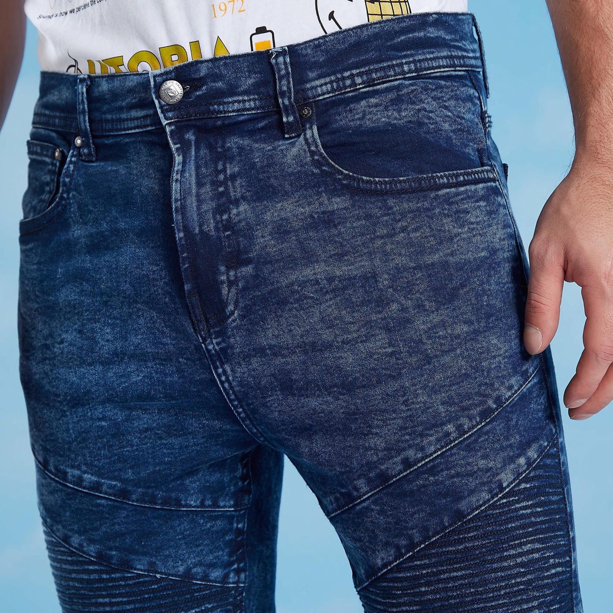 بنطلون جينز طويل بقصّة سكيني وخصر متوسط الارتفاع وجيوب-men-clothing-bottoms-jeans-image-3