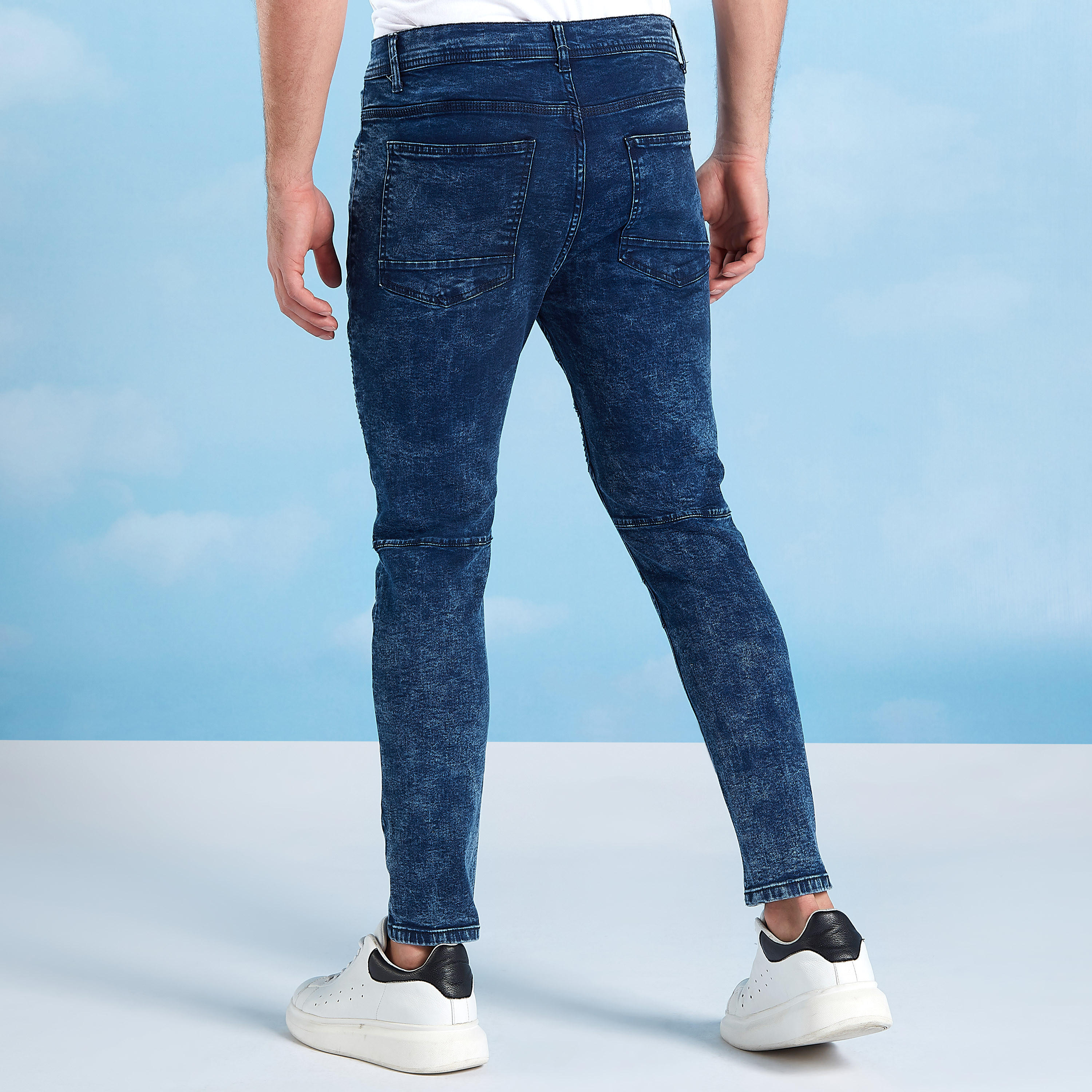 بنطلون جينز طويل بقصّة سكيني وخصر متوسط الارتفاع وجيوب-men-clothing-bottoms-jeans-image-4