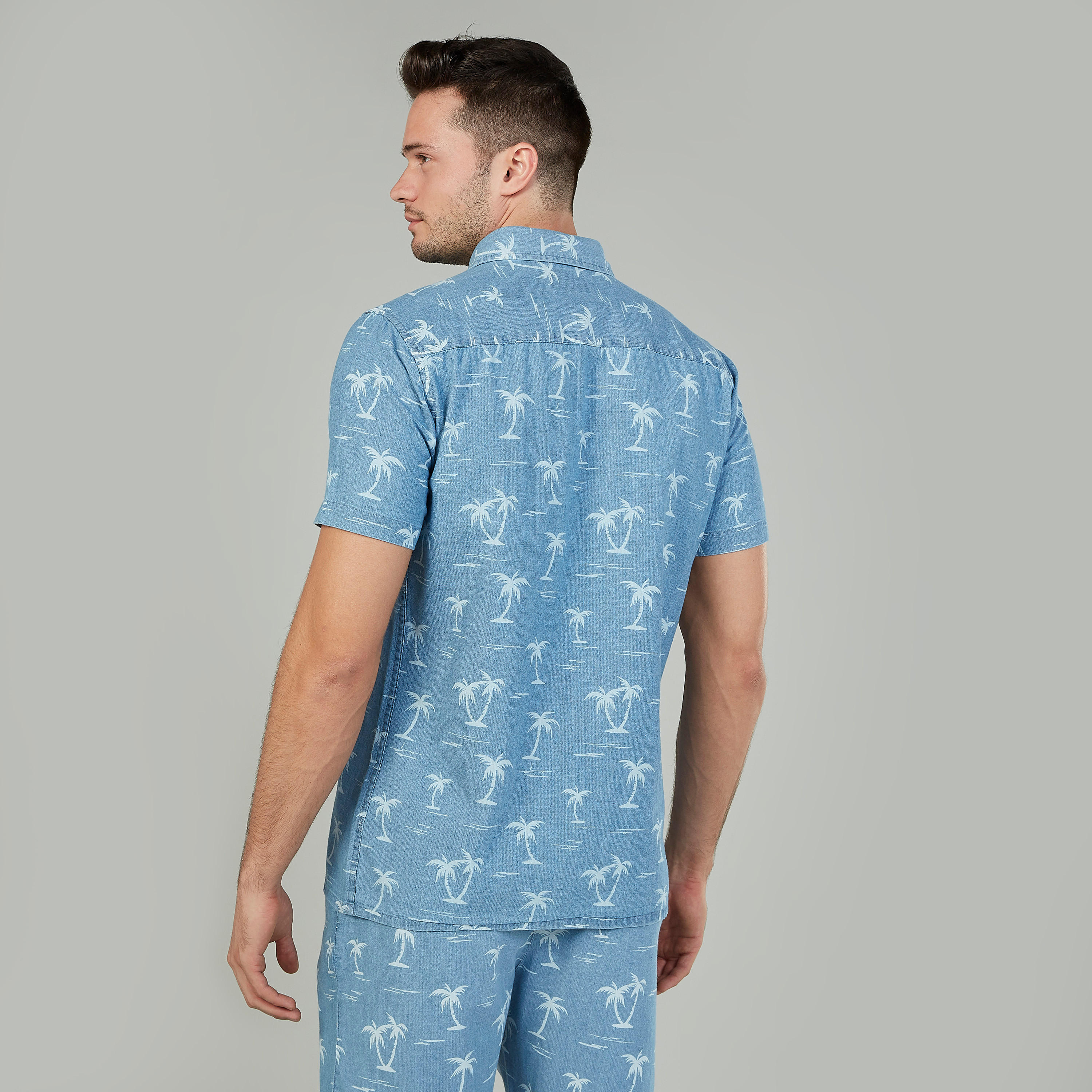 قميص سليم بطبعات وأكمام قصيرة وجيب على الصّدر-men-clothing-shirts-image-4