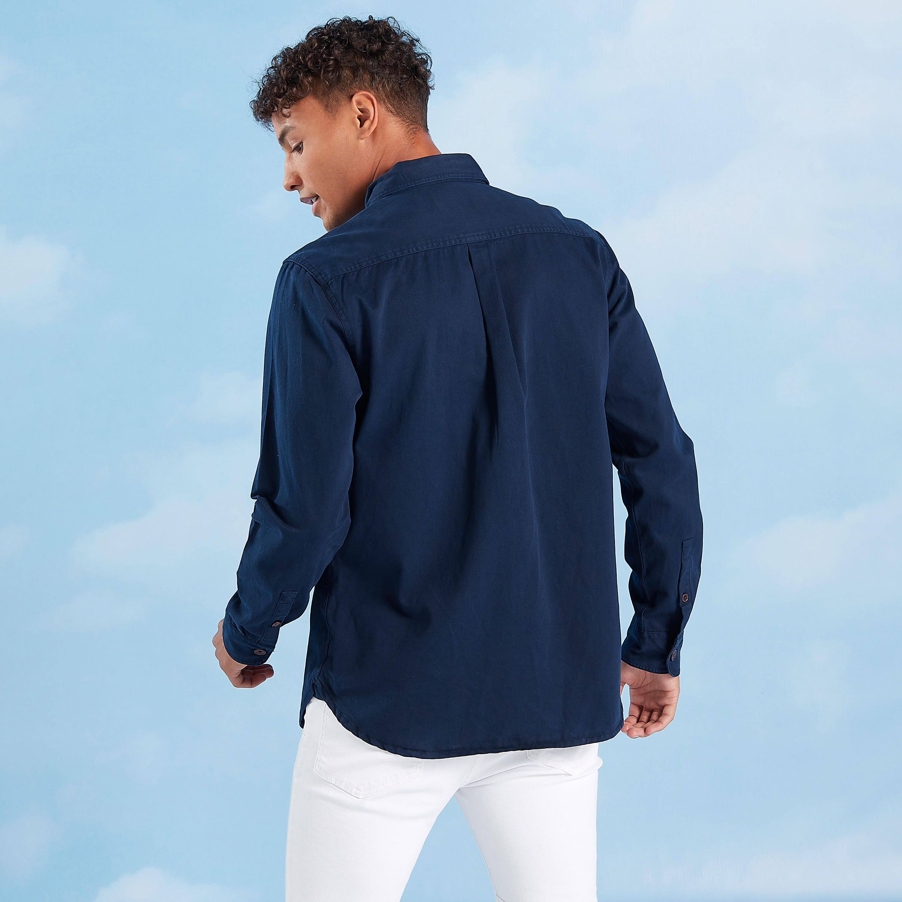 قميص سادة بقصّة سليم وأكمام طويلة وجيوب بطيّة-men-clothing-shirts-image-5