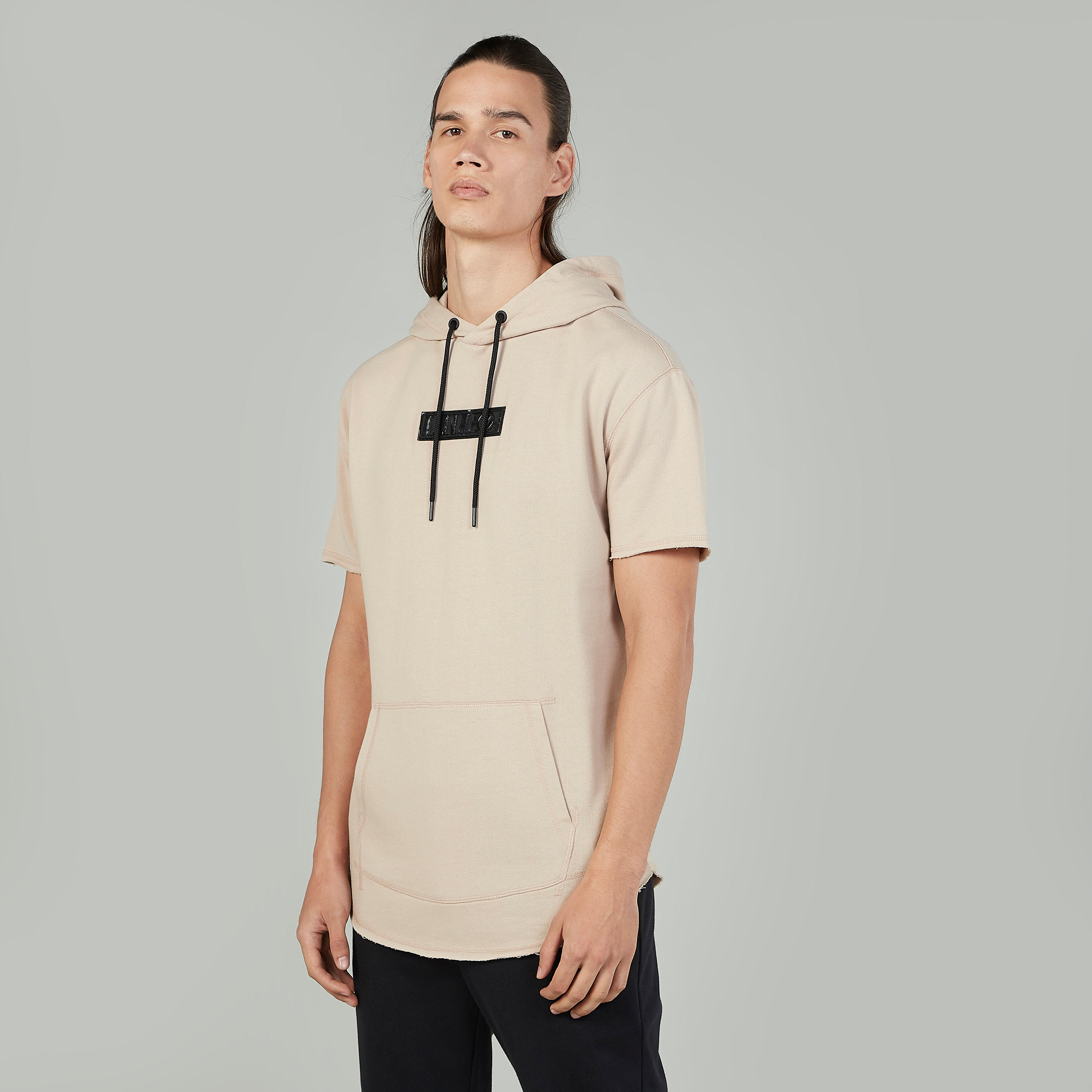 تيشيرت بارز الملمس بقصّة سليم وقبّعة وأكمام قصيرة وقبّعة-men-clothing-tshirtsandpolos-tshirts-image-1