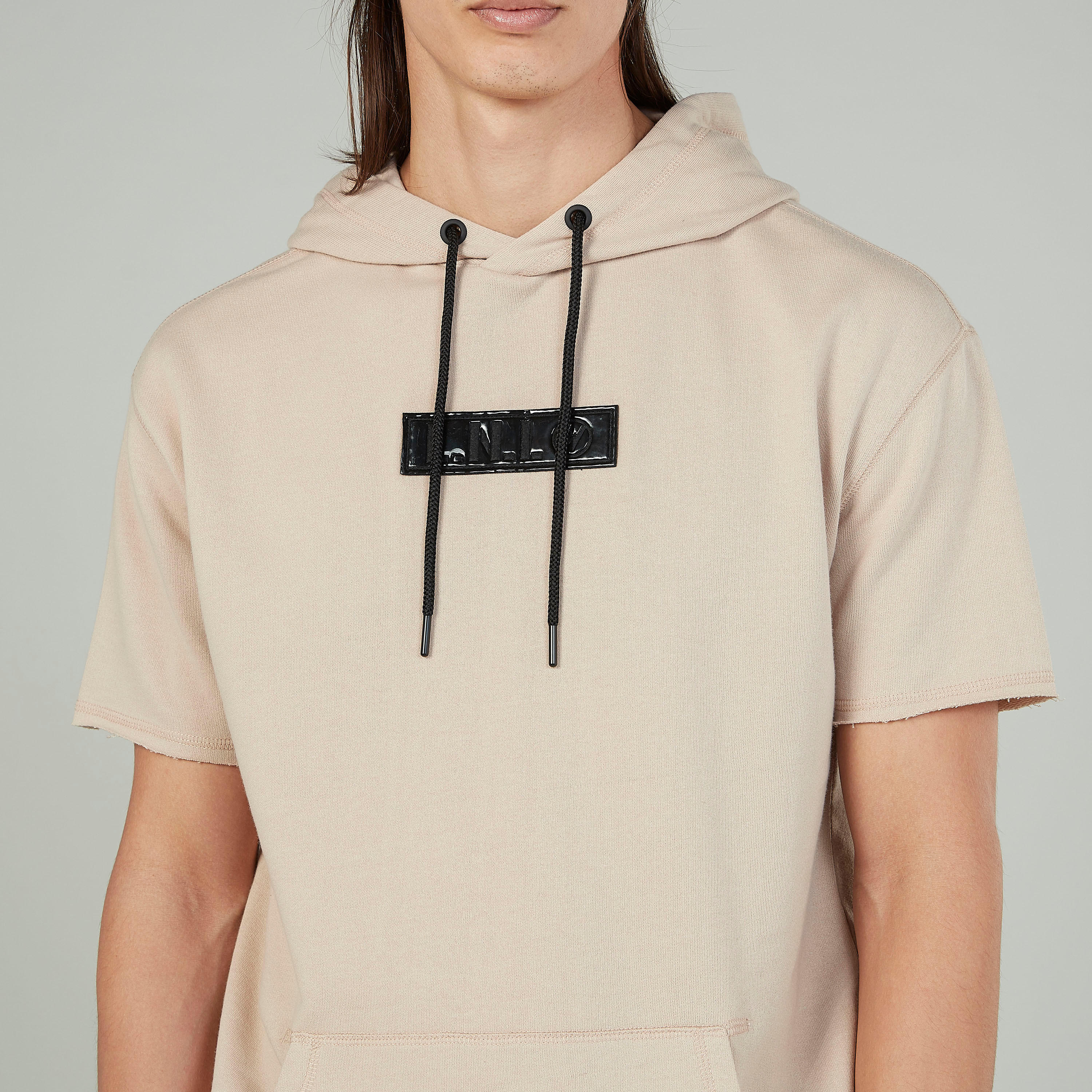 تيشيرت بارز الملمس بقصّة سليم وقبّعة وأكمام قصيرة وقبّعة-men-clothing-tshirtsandpolos-tshirts-image-3