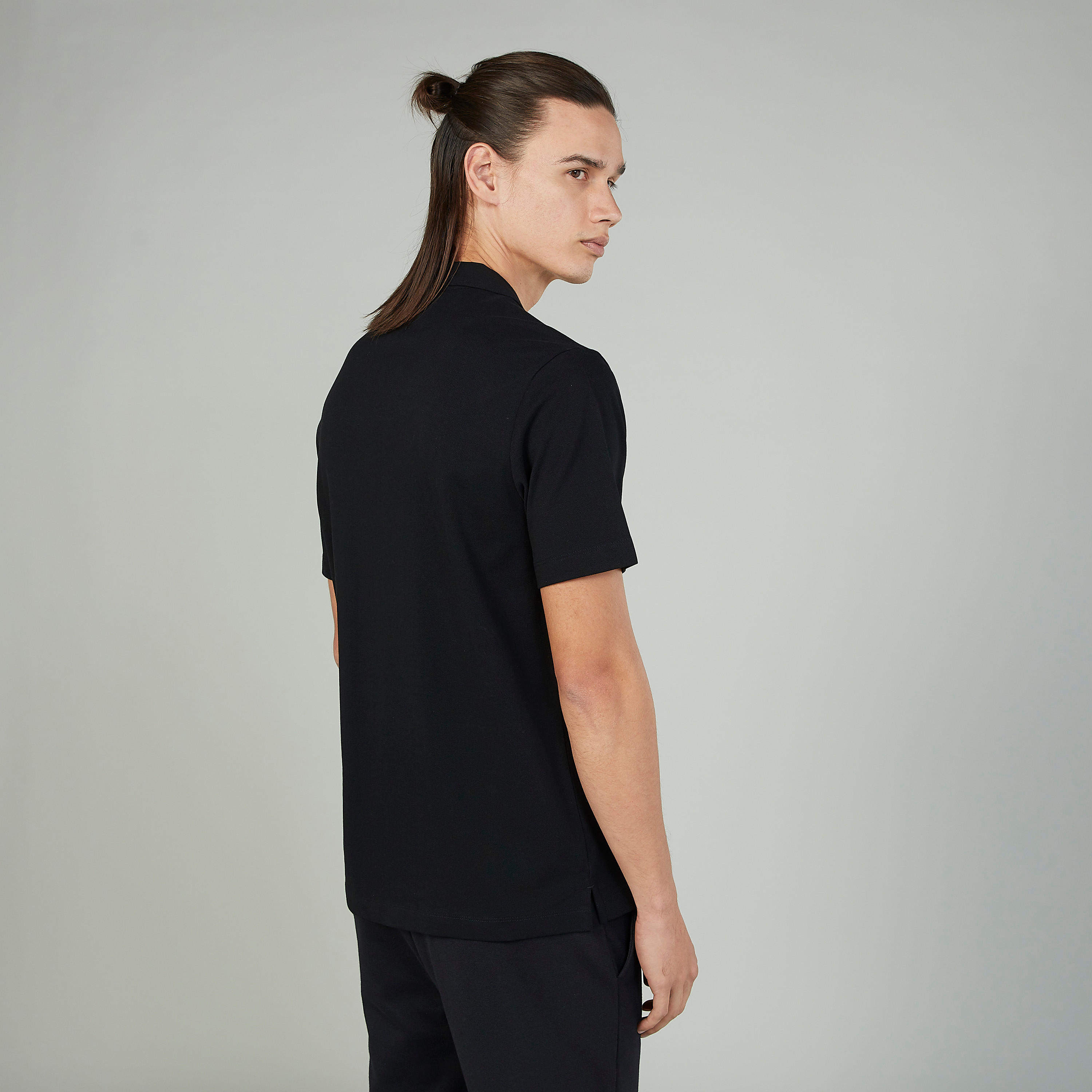 قميص سادة بأكمام قصيرة وجيب خارجي-men-clothing-shirts-image-2